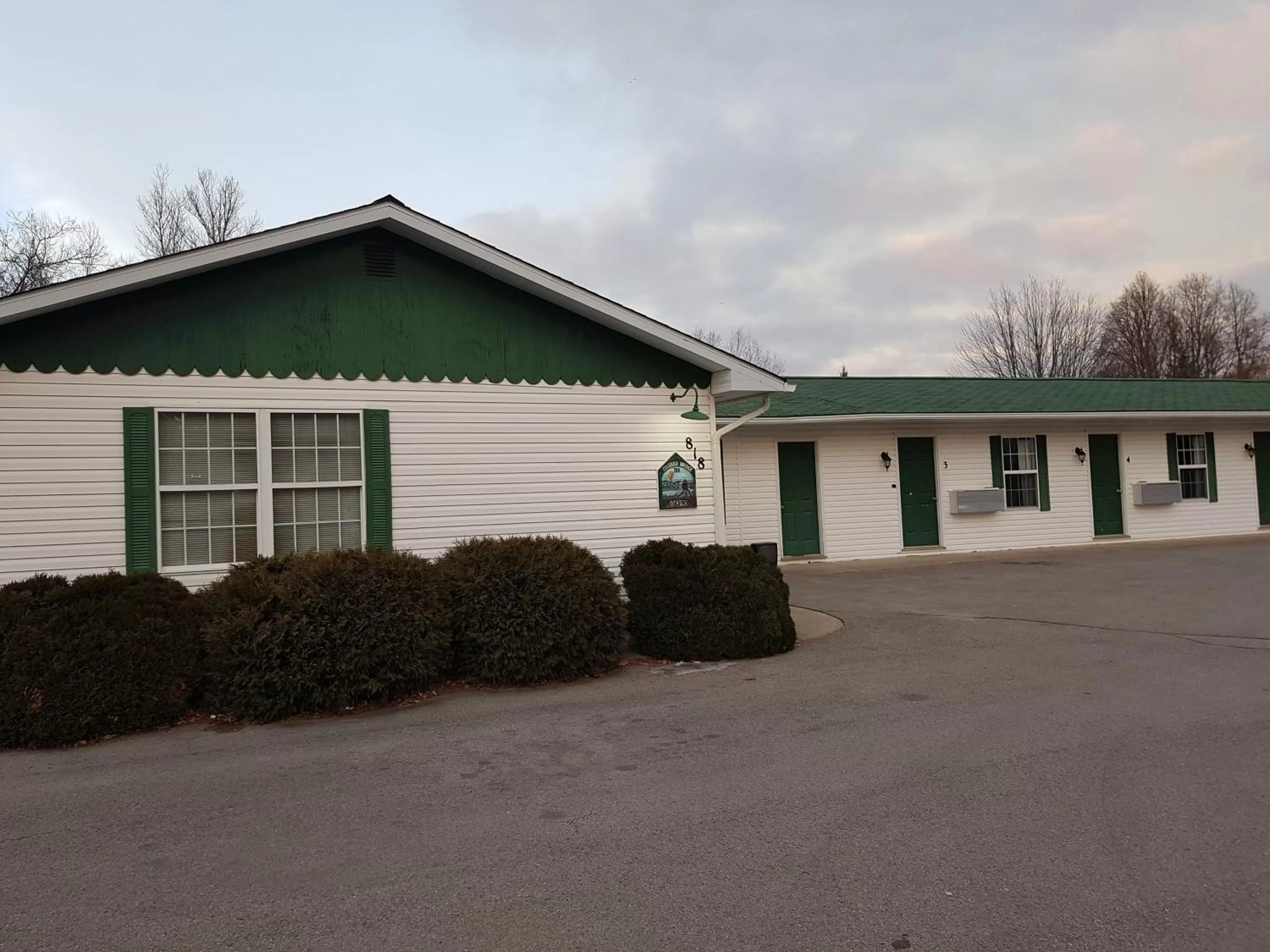 Property Building in Covered Bridge Inn & Suites