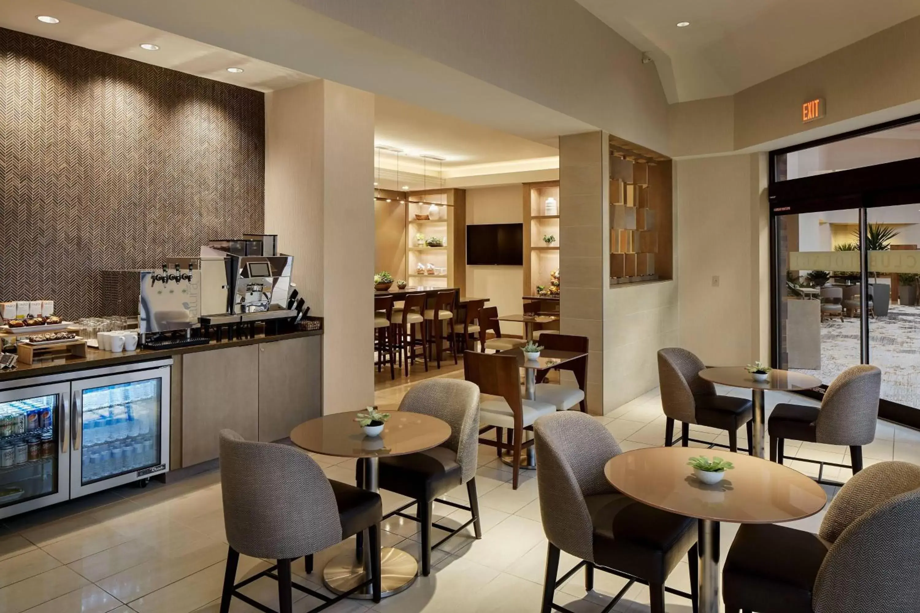 Lounge or bar, Restaurant/Places to Eat in Marriott Cincinnati Northeast