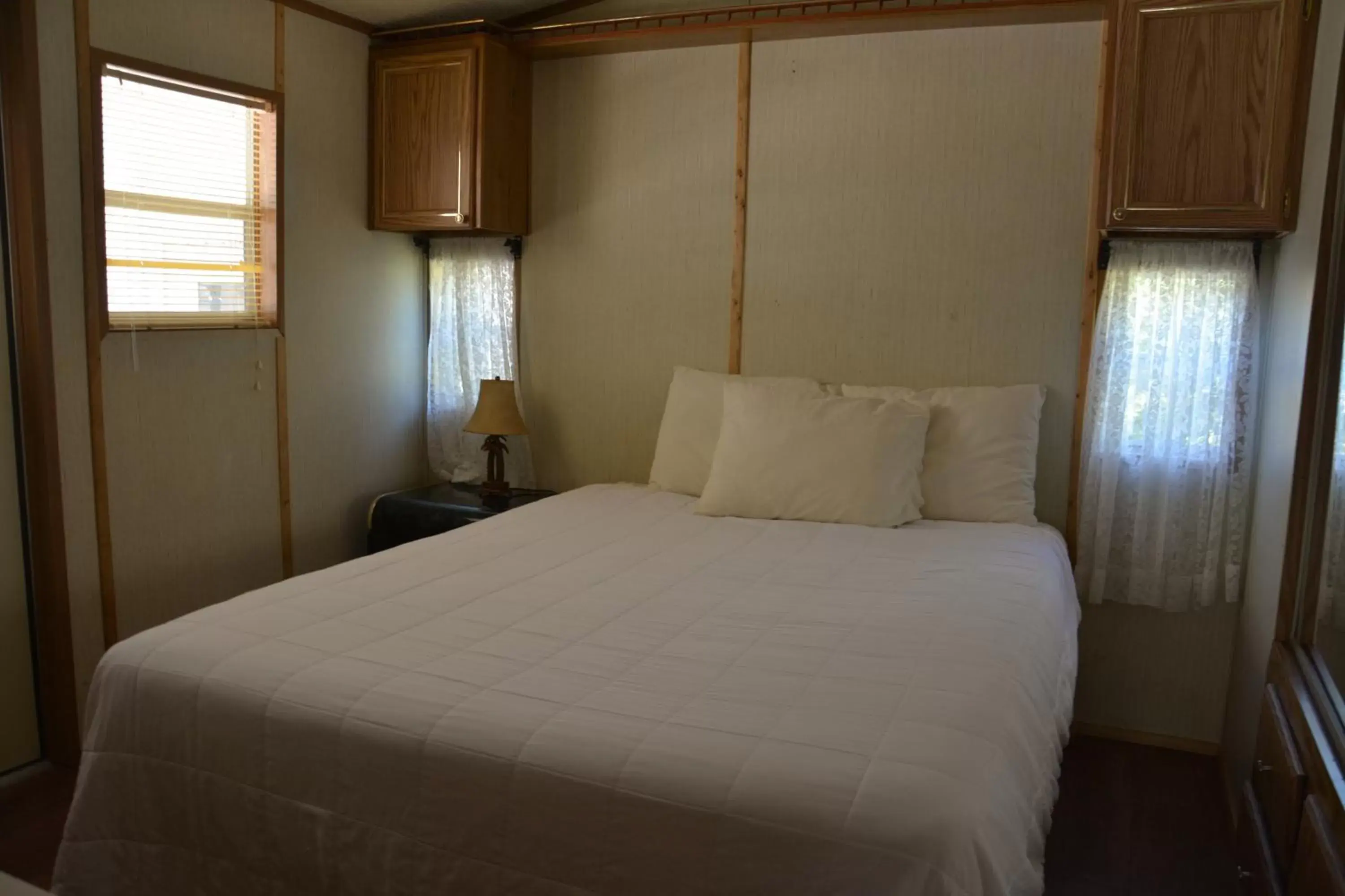 Bed in Camp Mack, A Guy Harvey Lodge