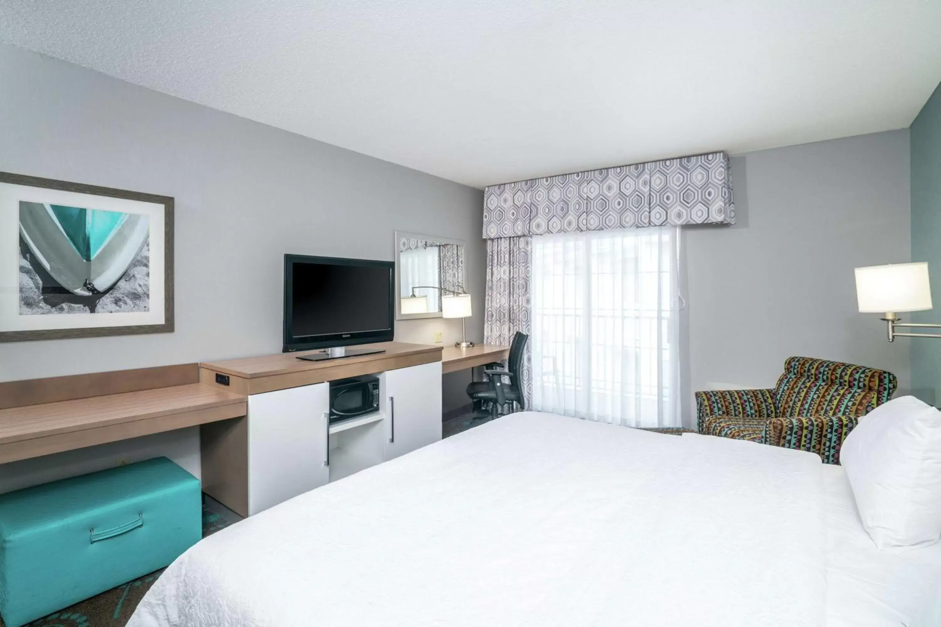 Bedroom, Bed in Hampton Inn & Suites Chincoteague-Waterfront, Va