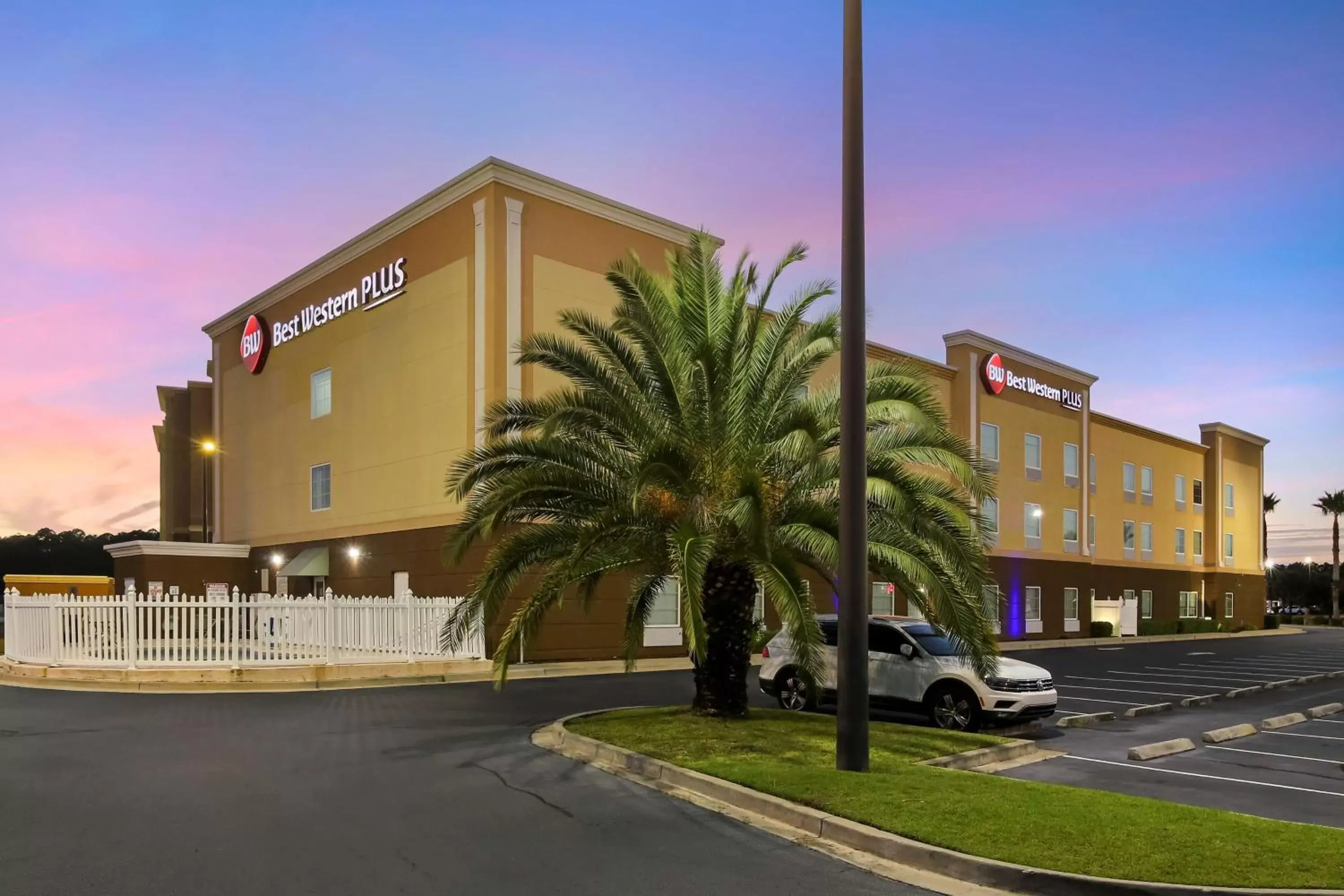 Property Building in Best Western Plus Brunswick Inn & Suites