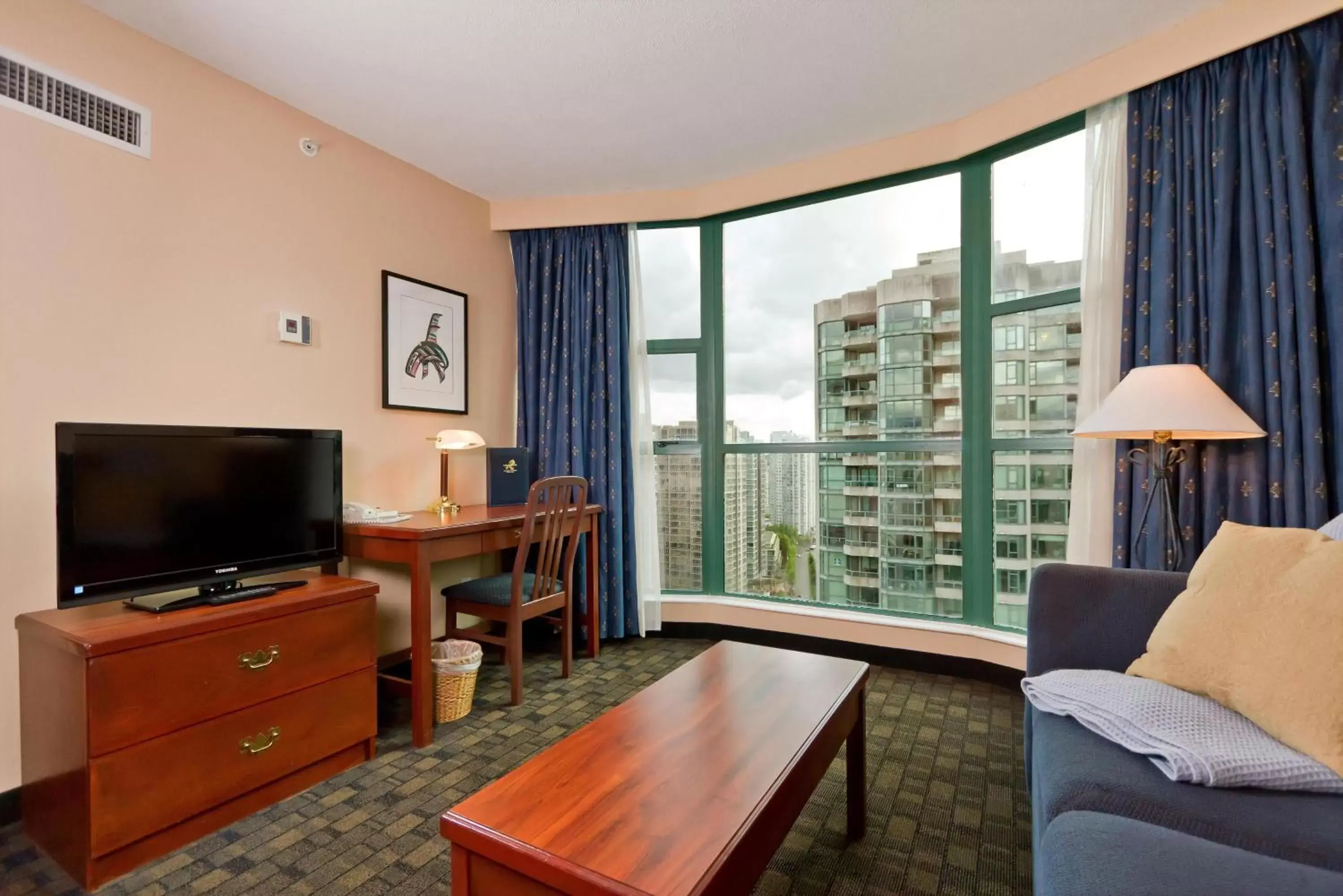 TV and multimedia, TV/Entertainment Center in Rosedale on Robson Suite Hotel