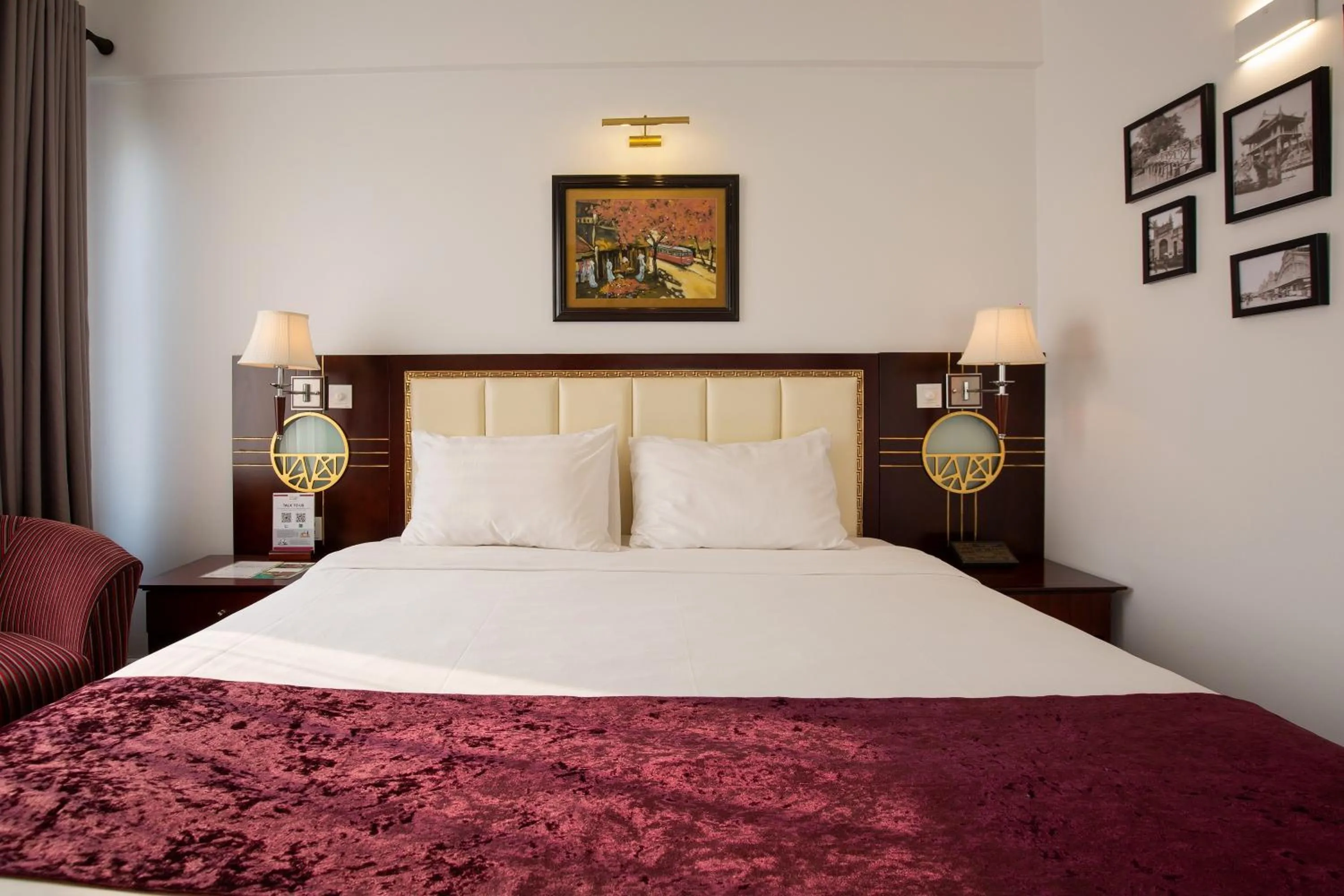 Bed in Flower Garden Hotel