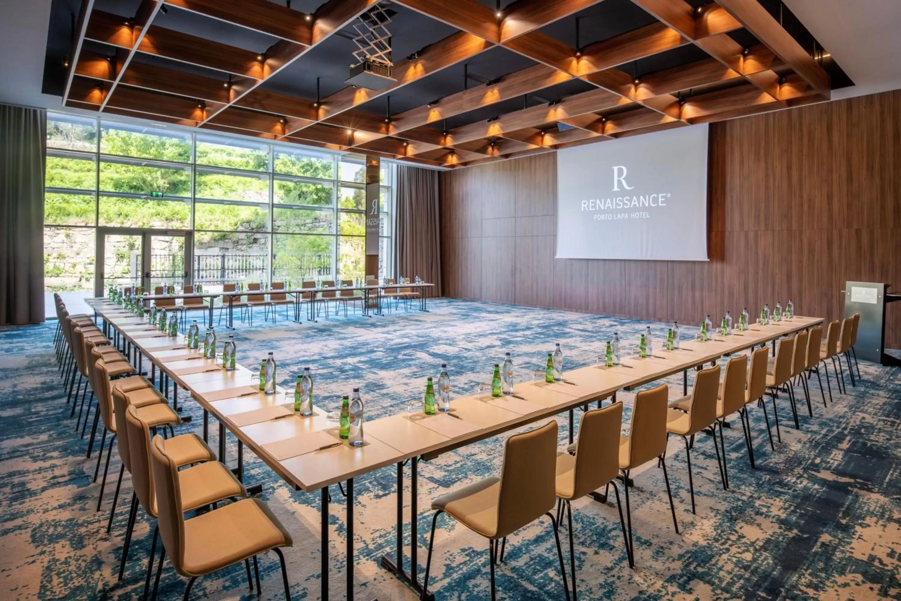 Meeting/conference room in Renaissance Porto Lapa Hotel