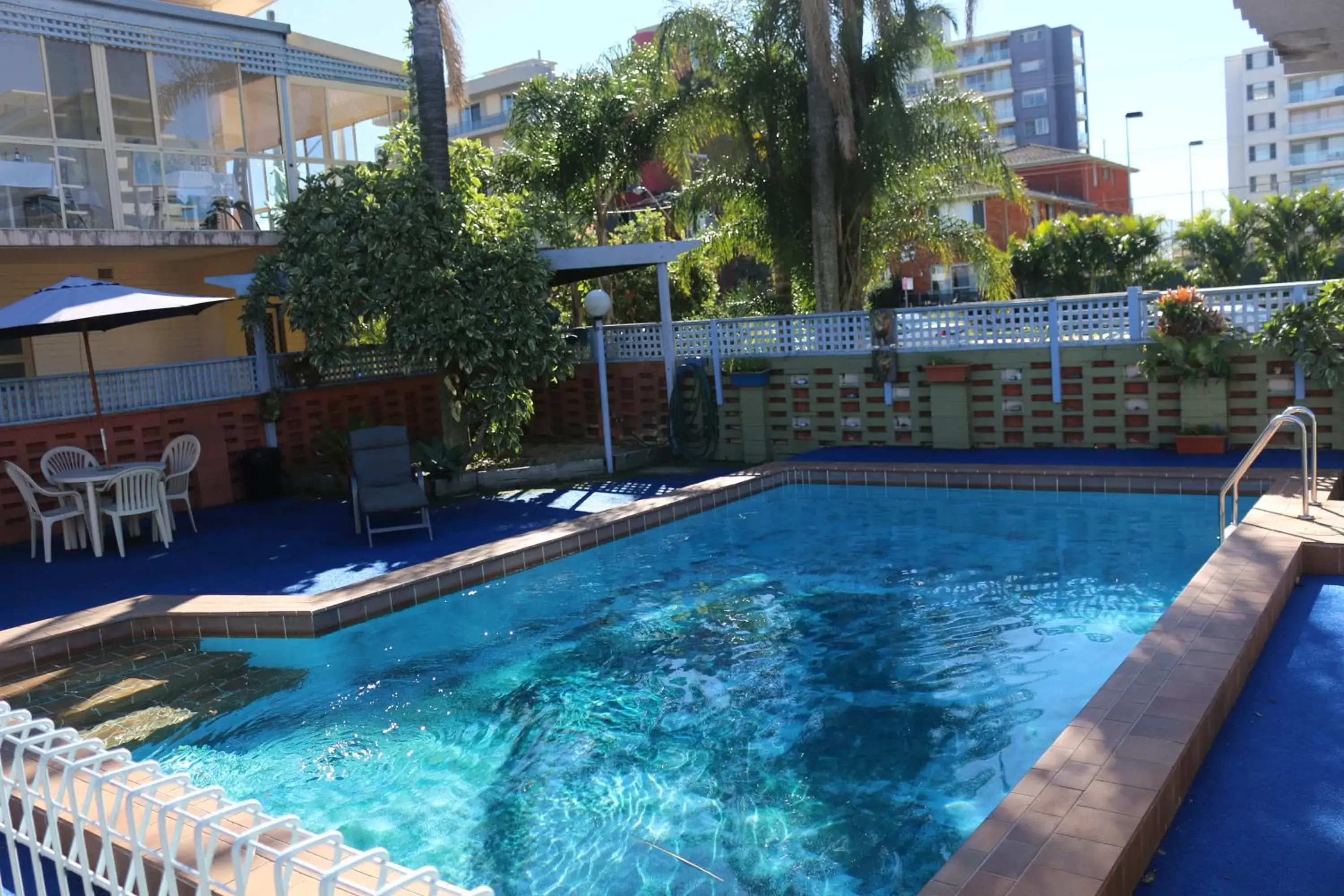 Swimming Pool in Golden Sands Motor Inn