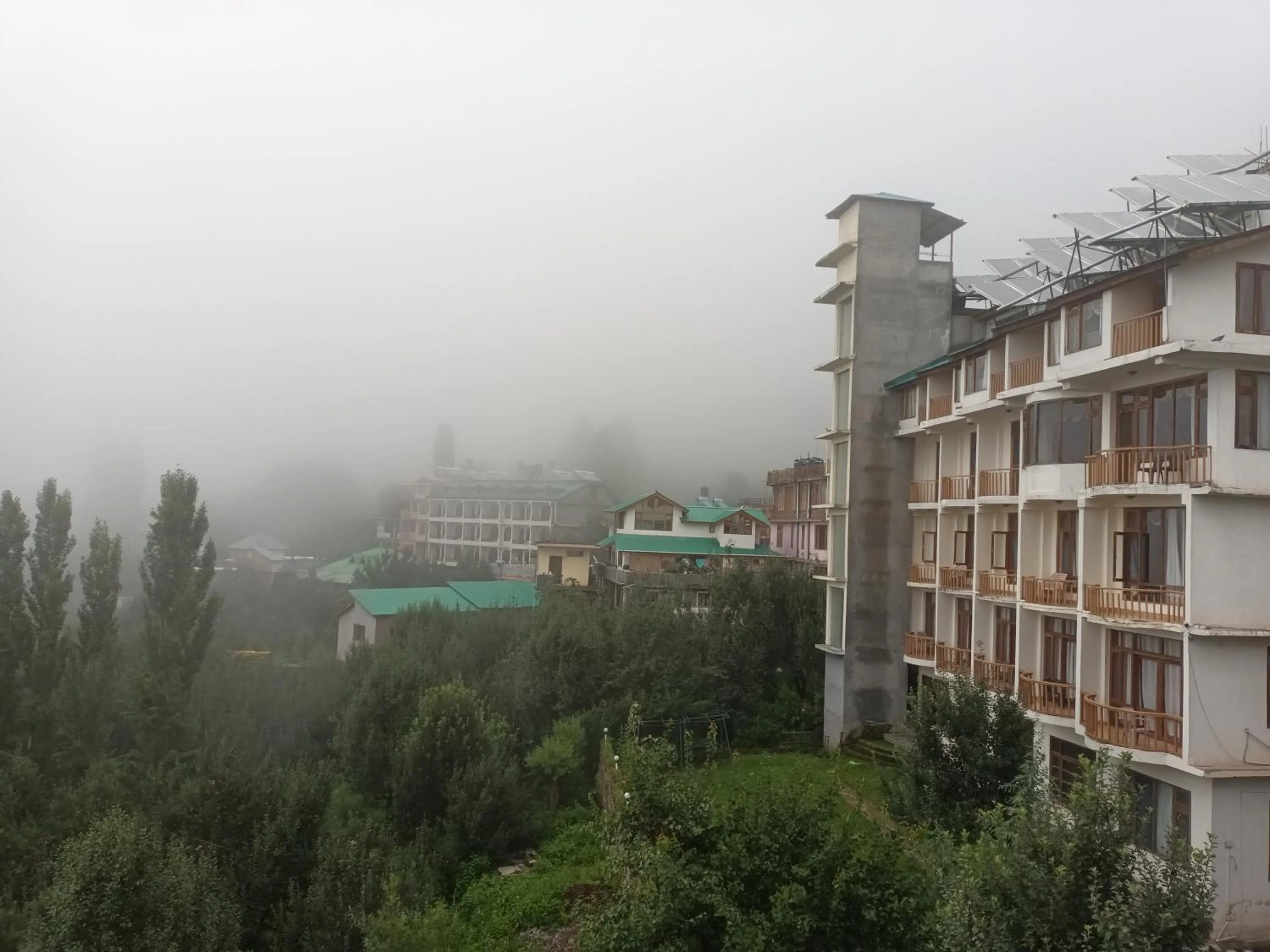 Sarthak Resorts-Reside in Nature with Best View, 9 kms from Mall Road Manali