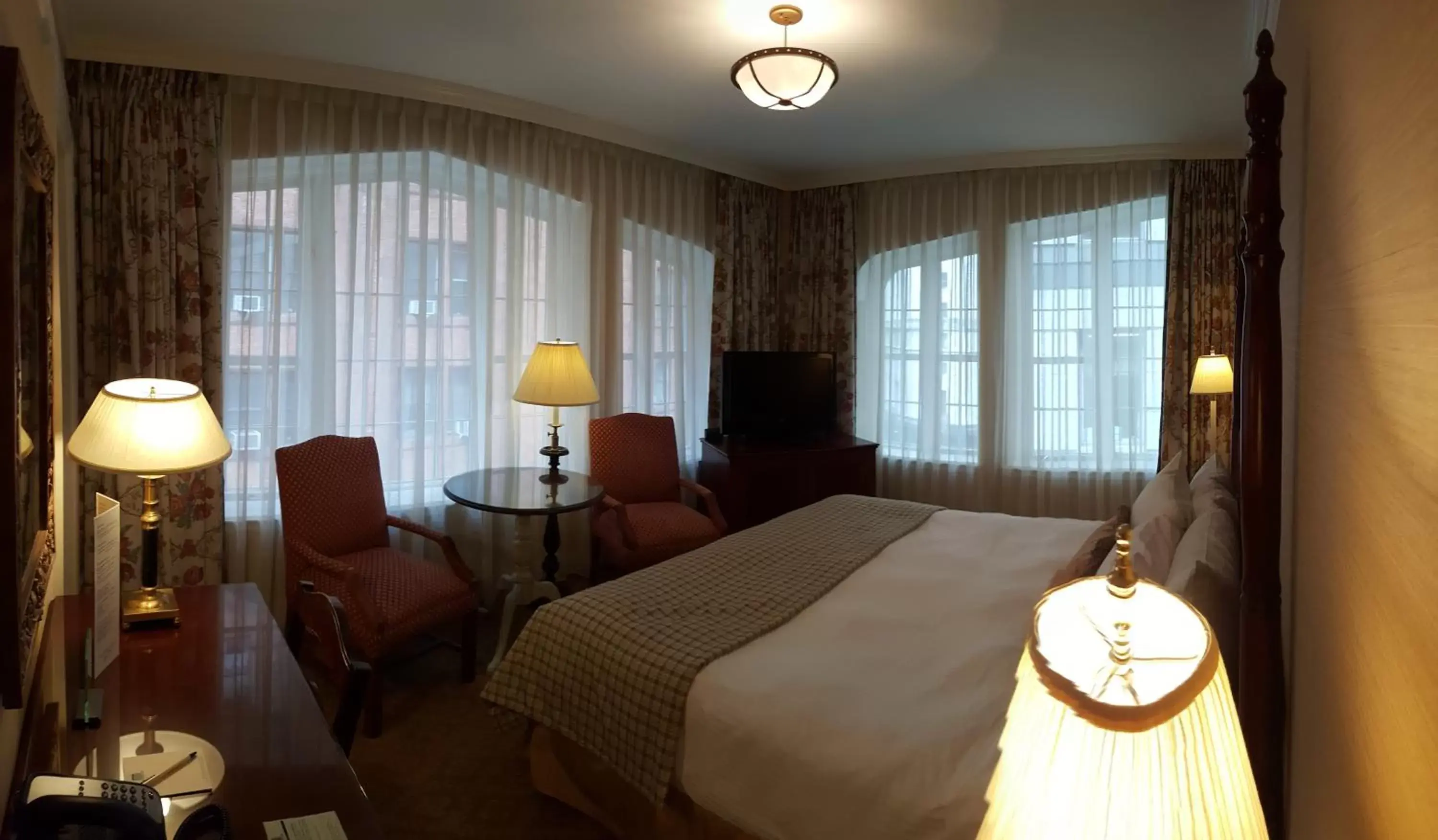 Photo of the whole room, Bed in The Wall Street Inn