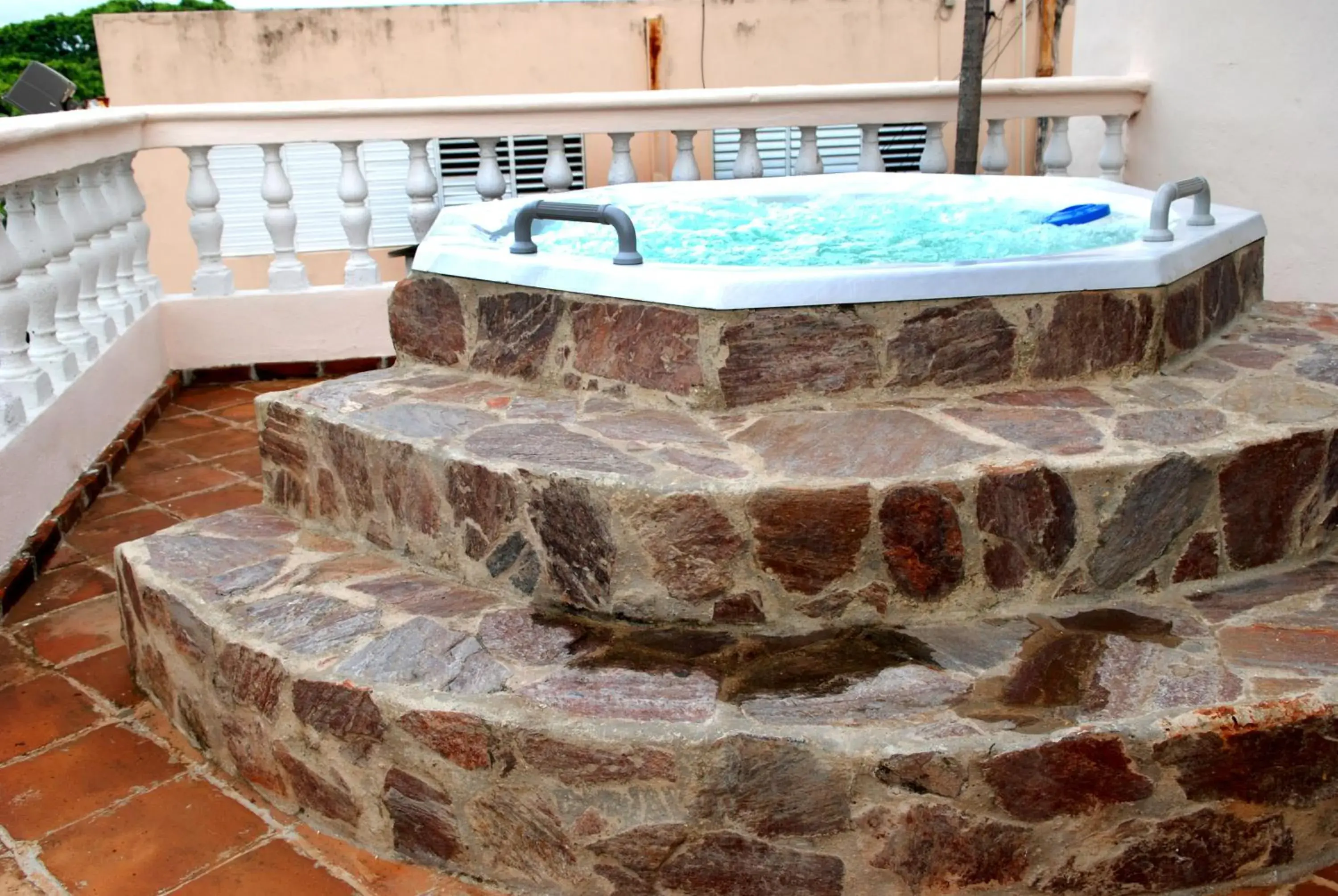 Hot Tub in Hotel Maison Gautreaux