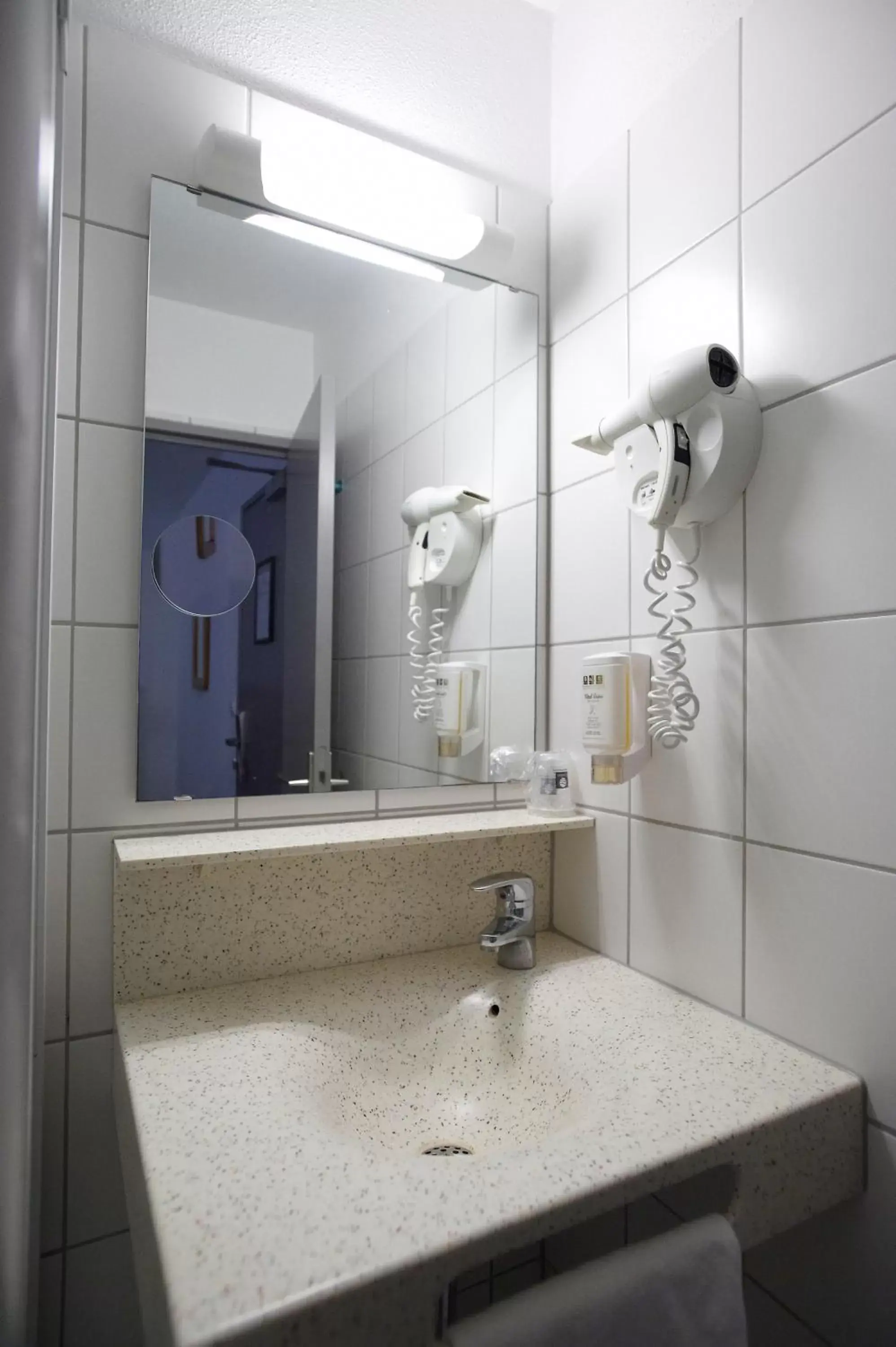 Bathroom in Hotel Strasbourg - Montagne Verte & Restaurant Louisiane