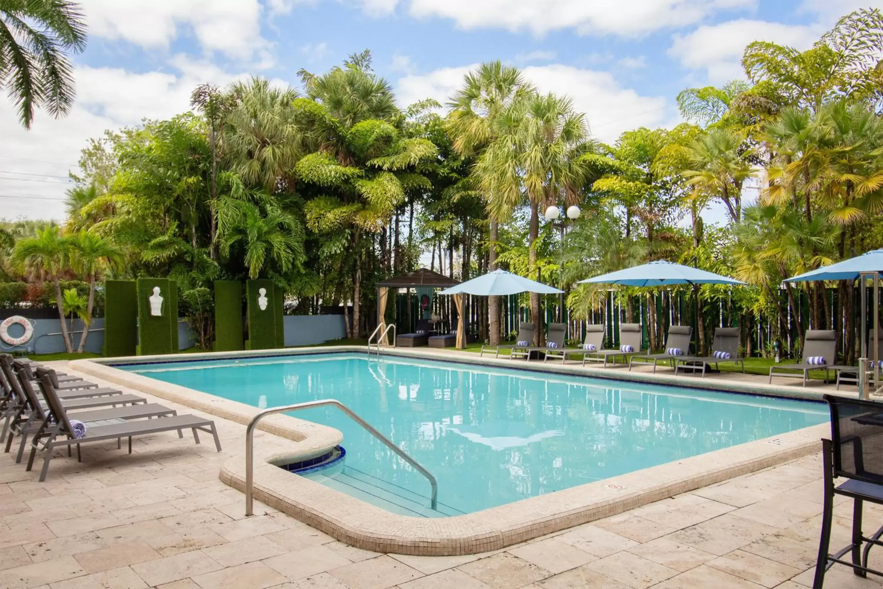 Swimming Pool in Regency Miami Airport by Sonesta