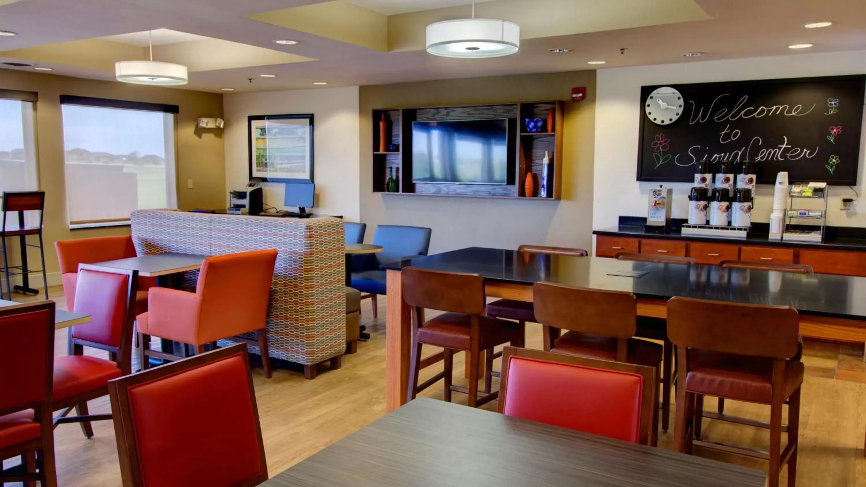 Breakfast, Restaurant/Places to Eat in Holiday Inn Express & Suites Sioux Center, an IHG Hotel