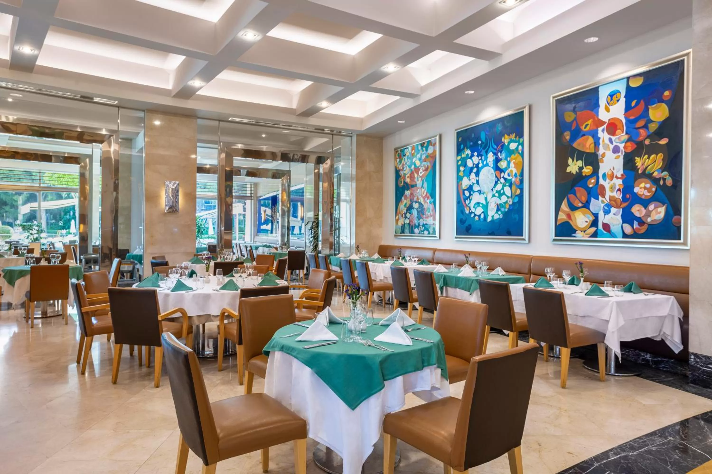 Restaurant/places to eat in Calista Luxury Resort