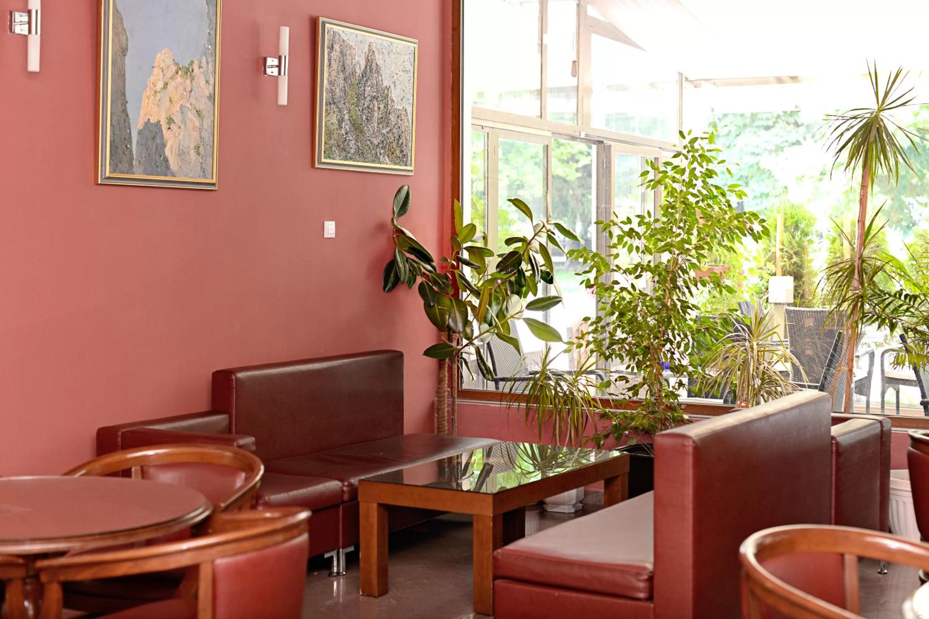 Restaurant/Places to Eat in Family Art-Hotel Zora