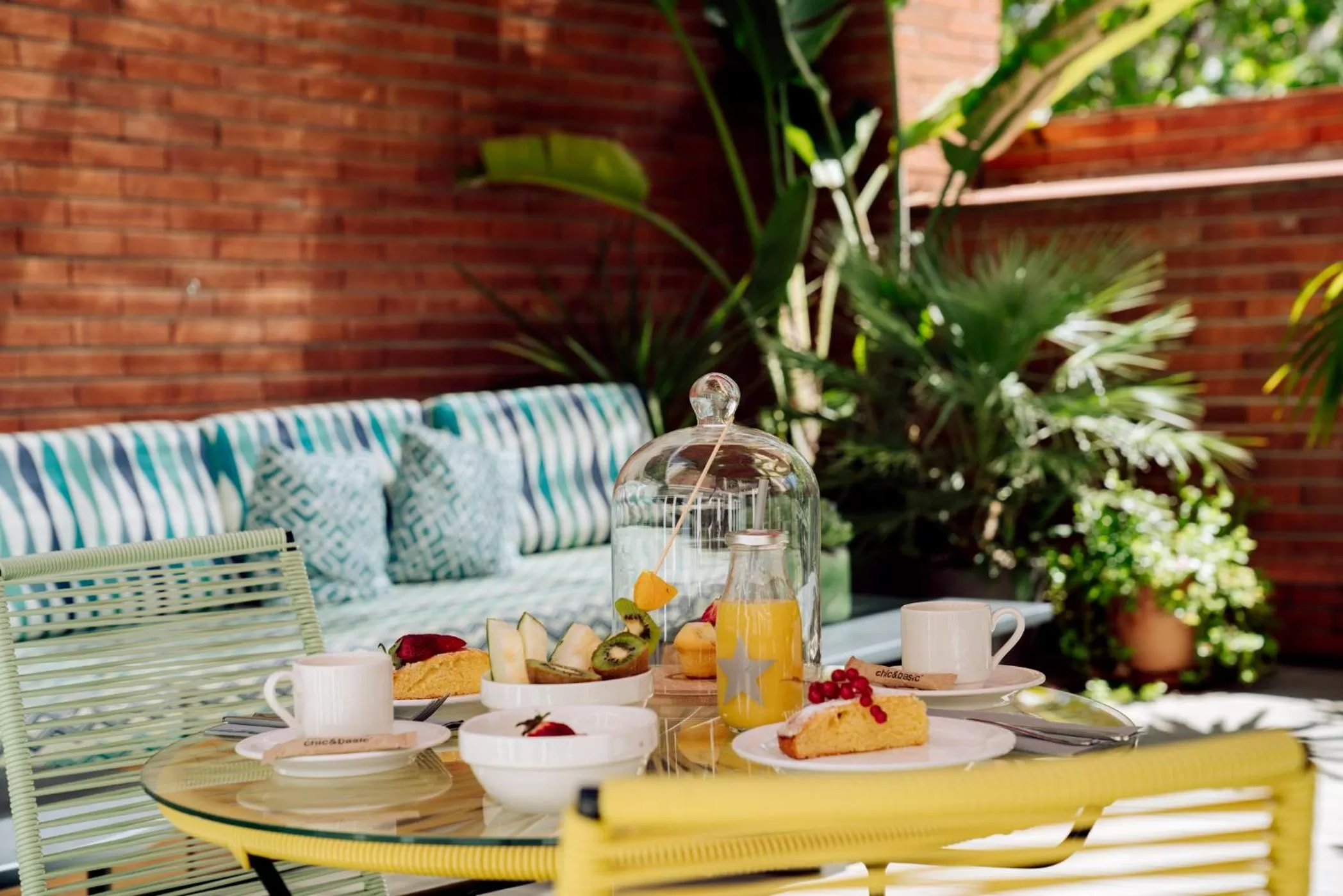 Patio in Chic & Basic Velvet