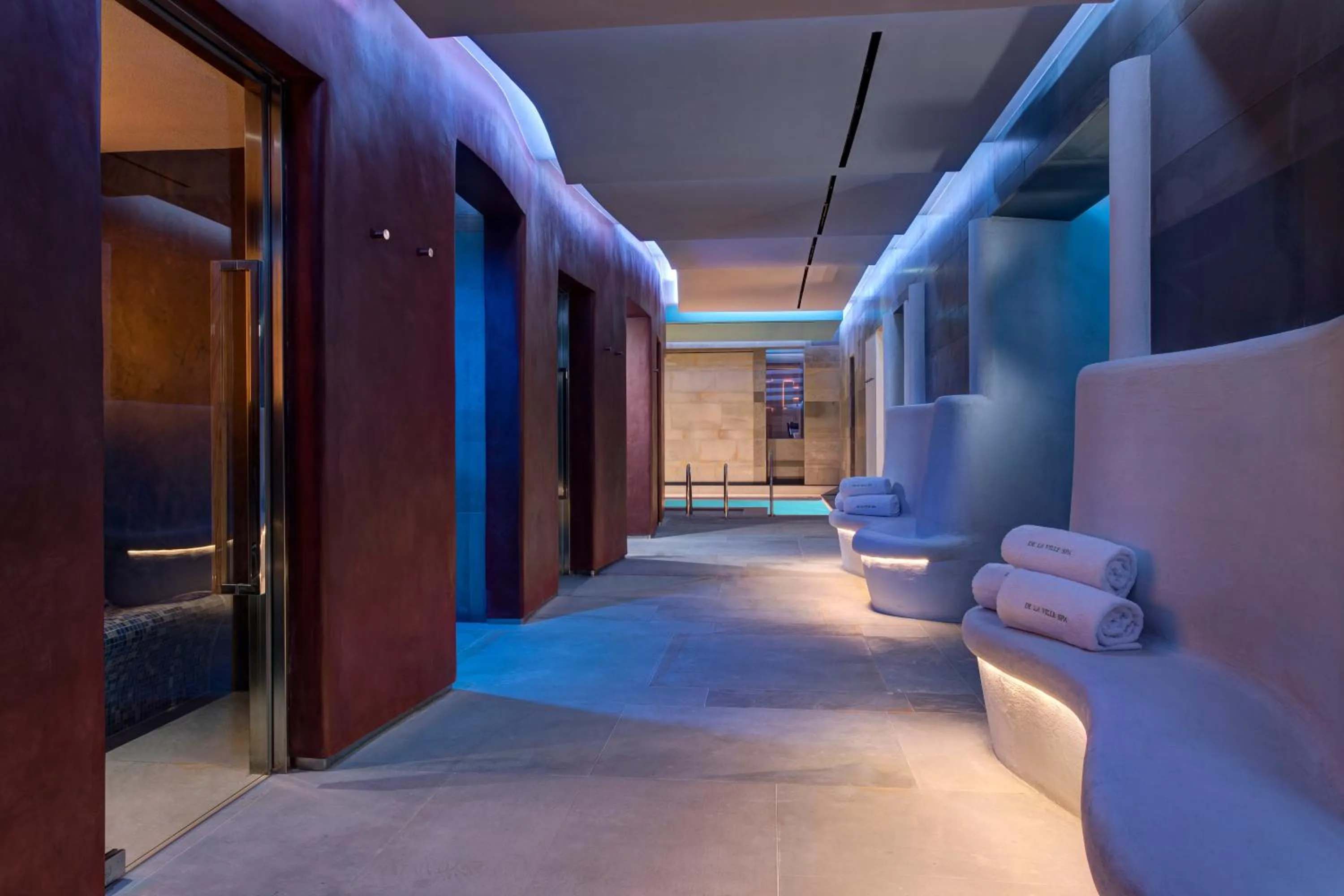 Area and facilities, Bed in Rocco Forte Hotel De La Ville