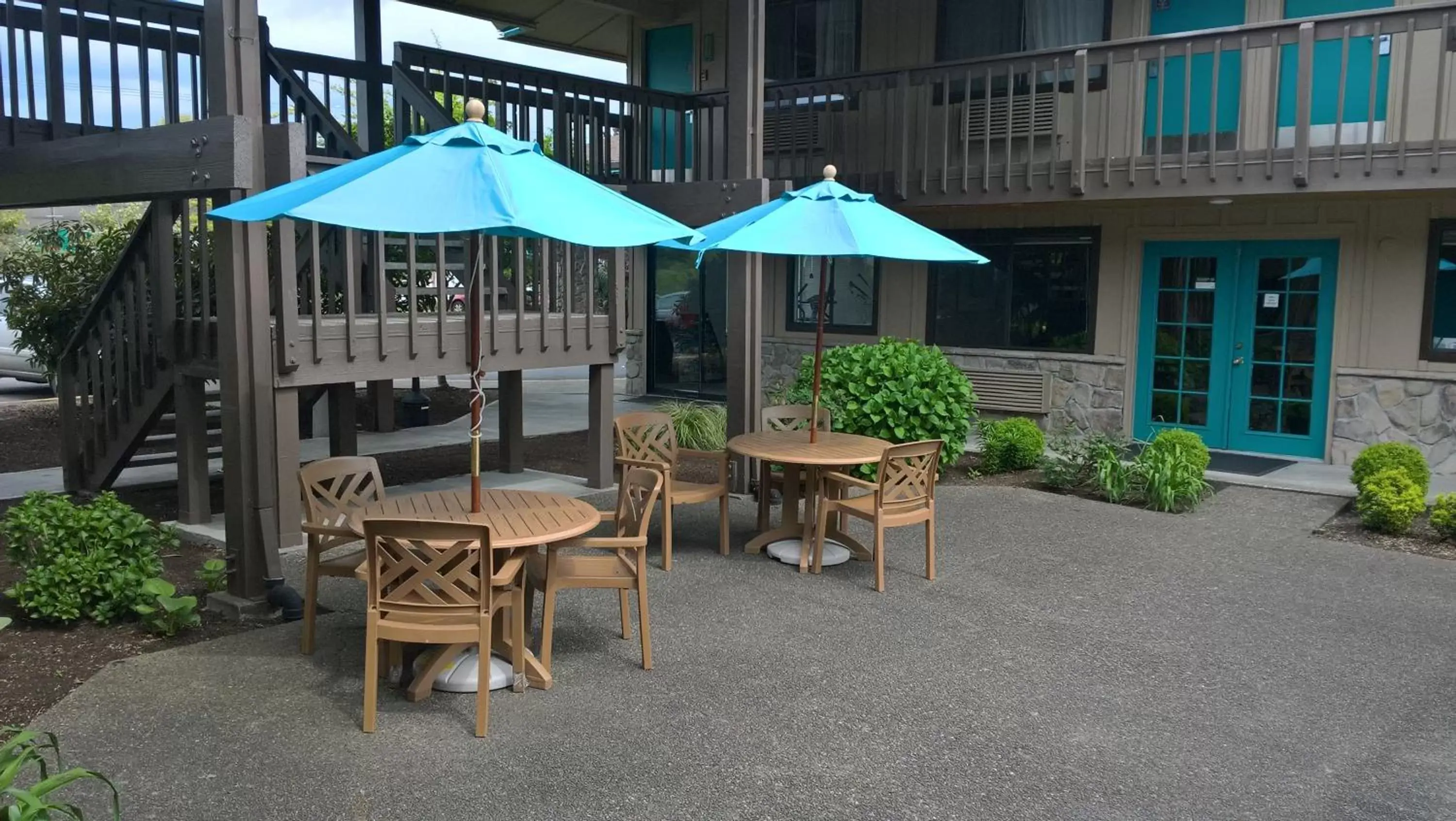 Patio in Pepper Tree Inn