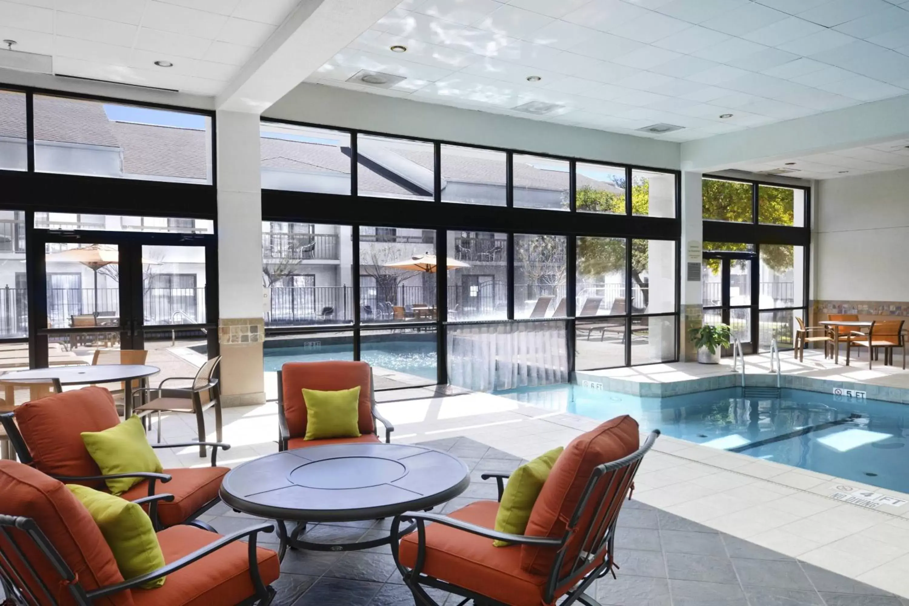 Swimming Pool in Courtyard by Marriott Dallas Arlington Entertainment District