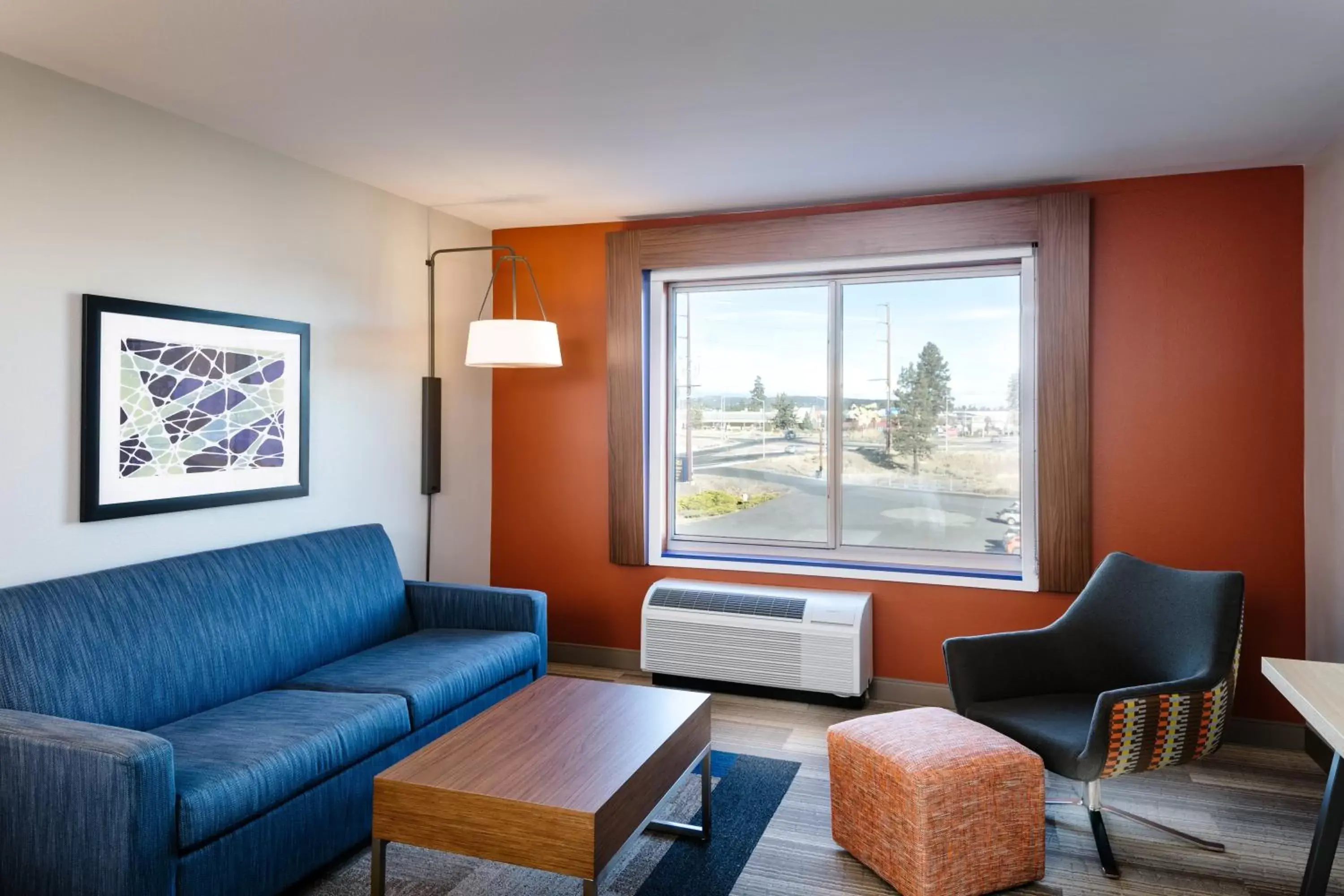 Bedroom, Seating Area in Holiday Inn Express & Suites - Bend South, an IHG Hotel