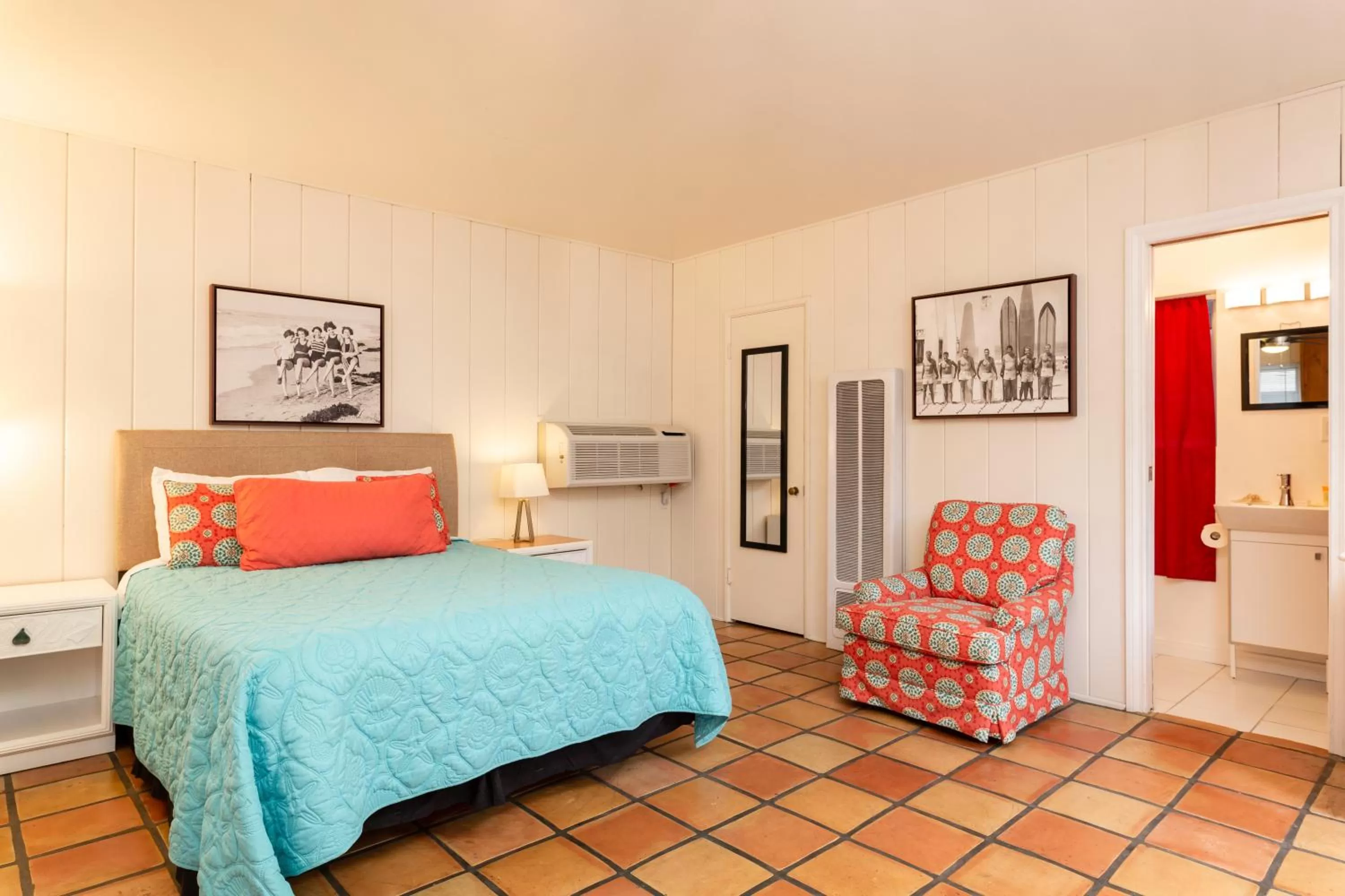 Bed in The Sea View Inn At The Beach