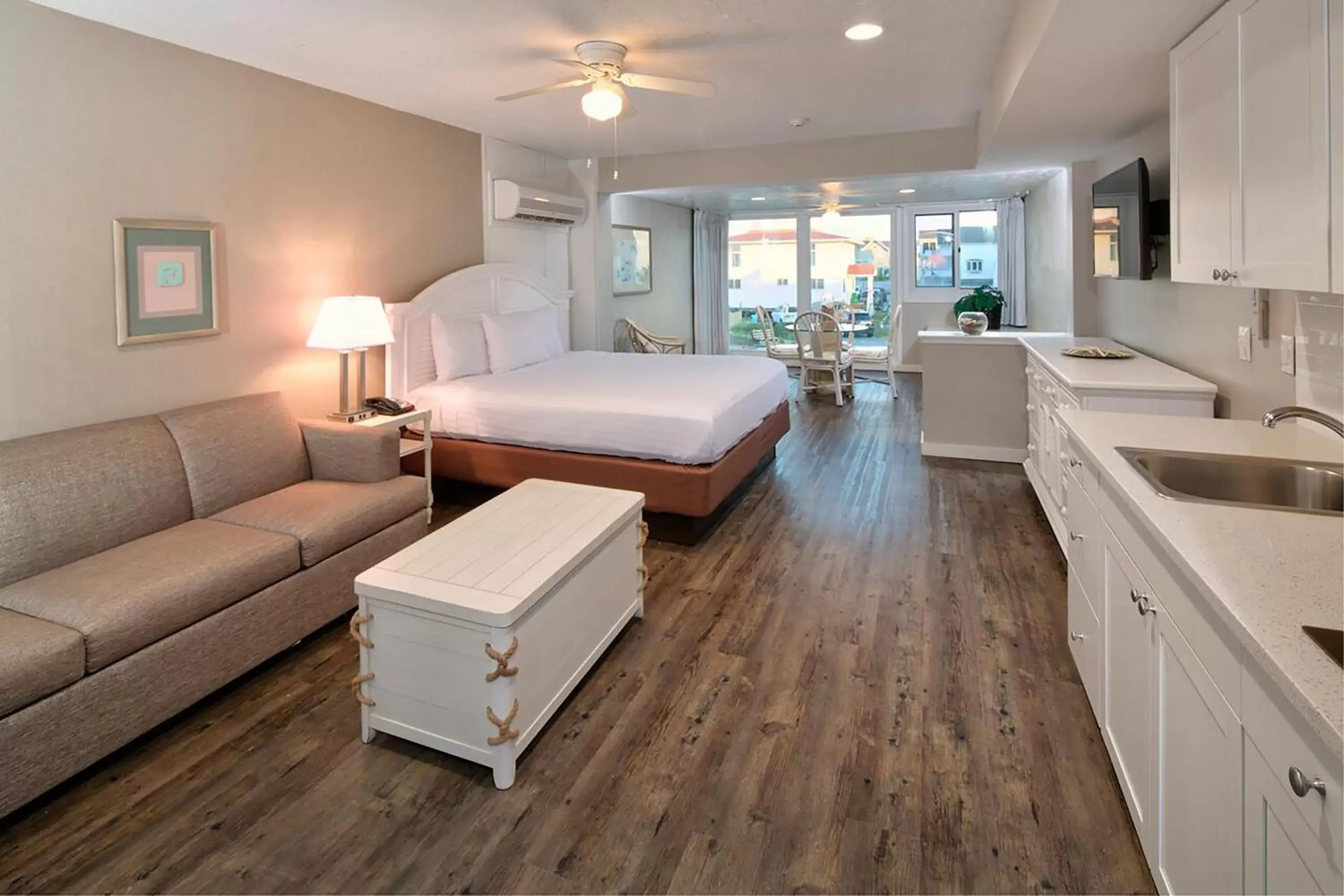 Standard Room- Street View in Surf Club Oceanfront Hotel Standard Room- Street View in Surf Club Oceanfront Hotel