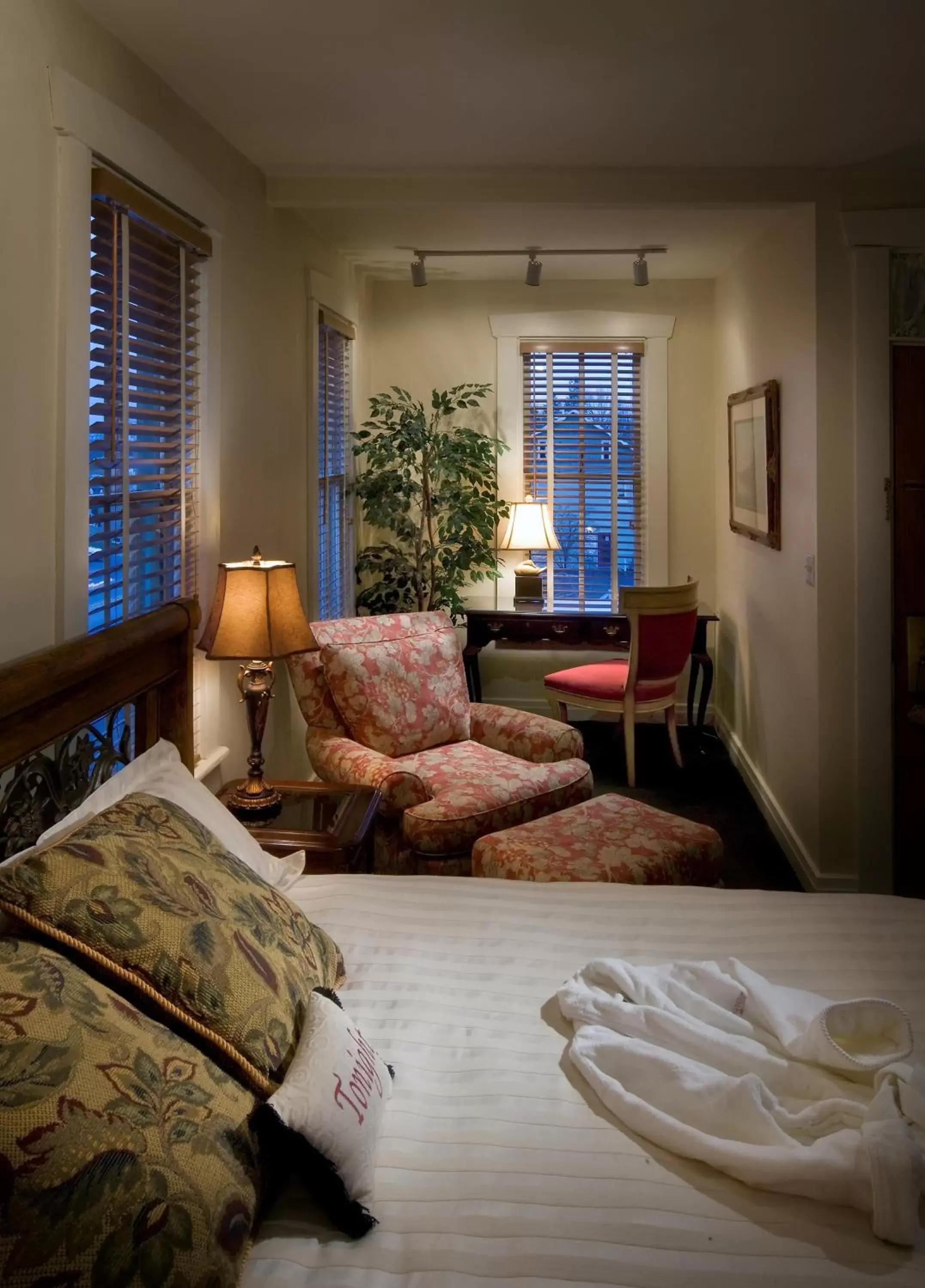 Photo of the whole room, Seating Area in The Inn at Leola Village, a Historic Hotel of America