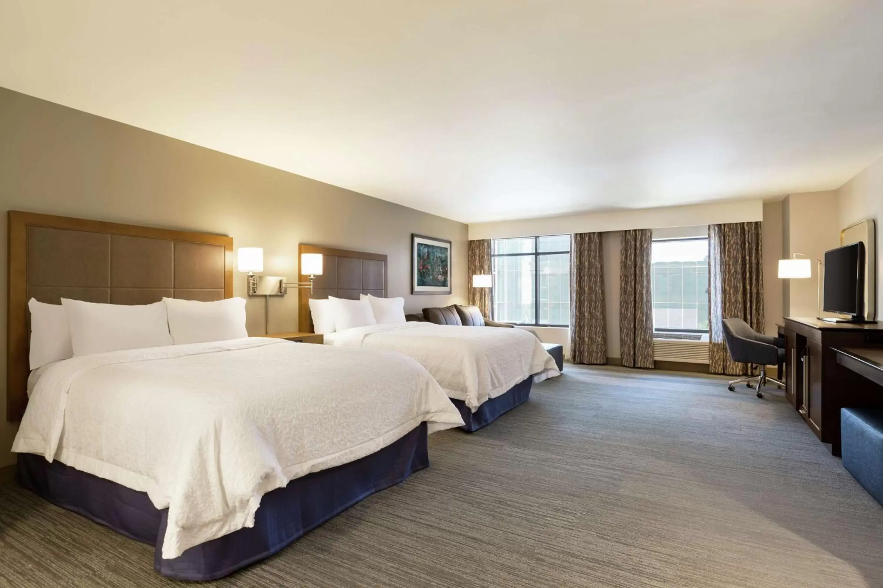 Bedroom, Bed in Hampton Inn & Suites Nashville-Downtown