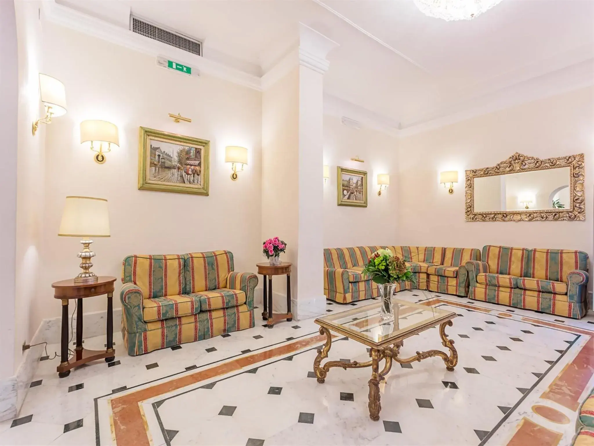 Lobby or reception in Raeli Hotel Lux