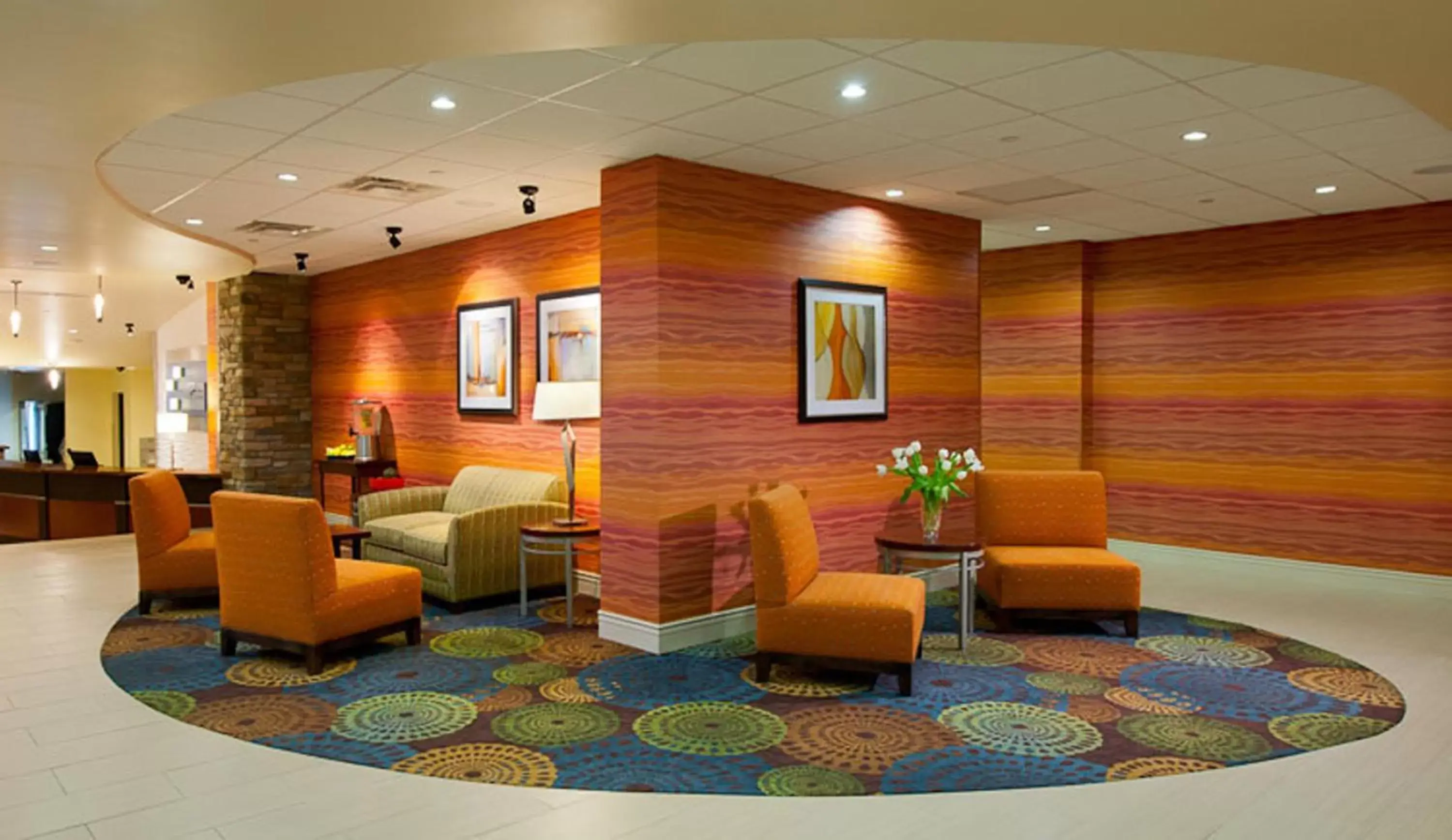 Property building, Lobby/Reception in Holiday Inn Express Pittsburgh West - Greentree, an IHG Hotel