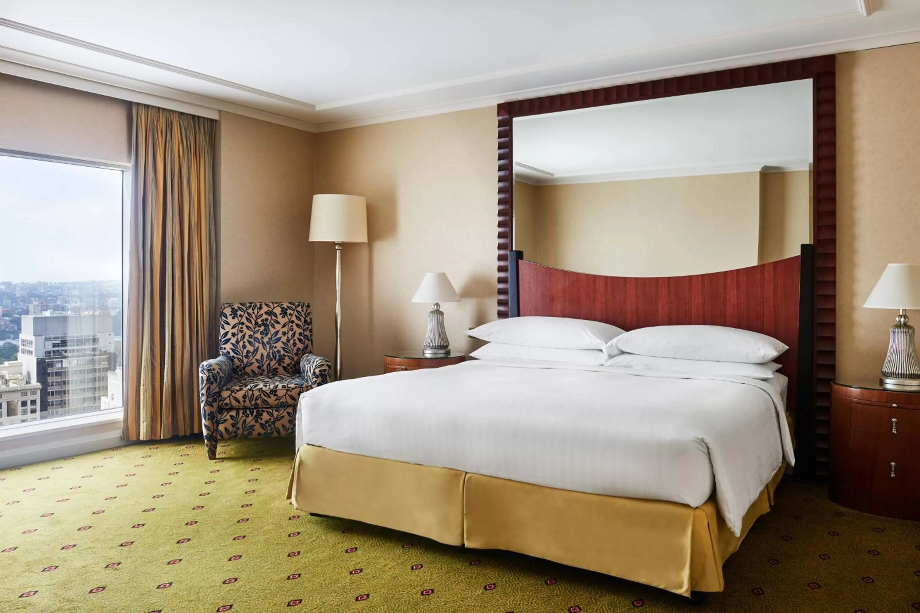 Bedroom, Bed in Sydney Harbour Marriott Hotel at Circular Quay