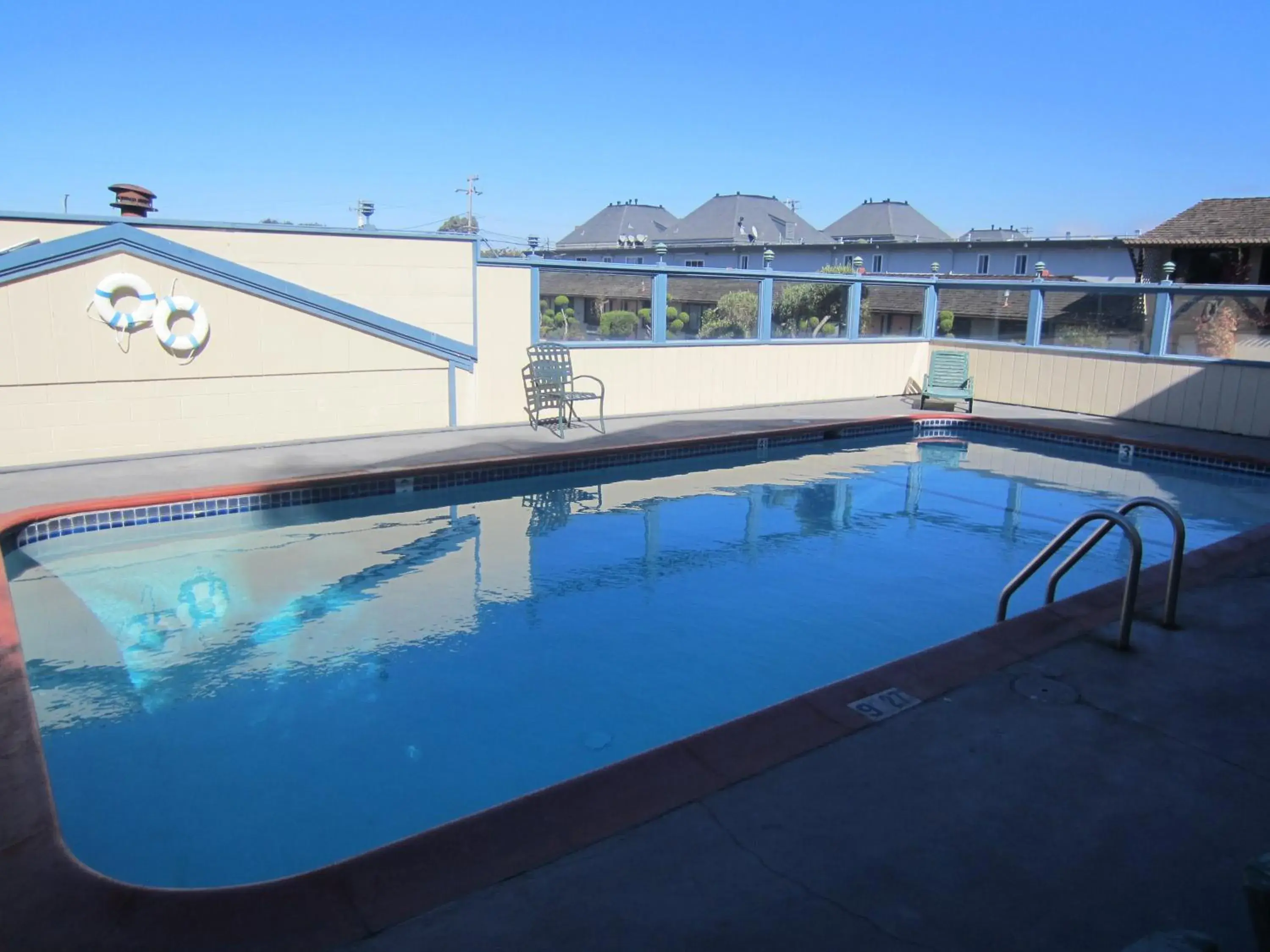 Swimming pool in Monterey Fairgrounds Inn Swimming pool in Monterey Fairgrounds Inn