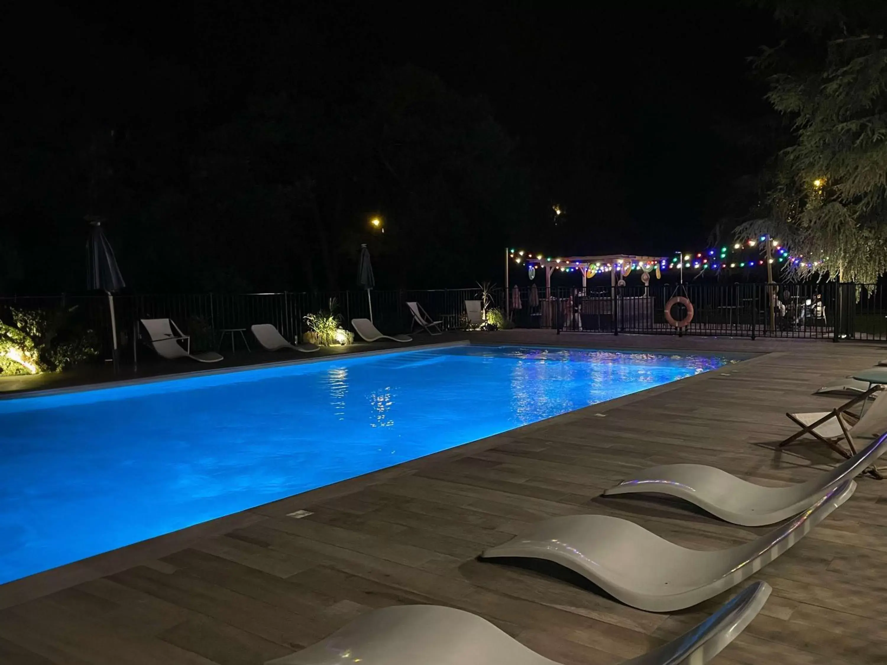 Night, Swimming Pool in Novotel Pau Pyrénées
