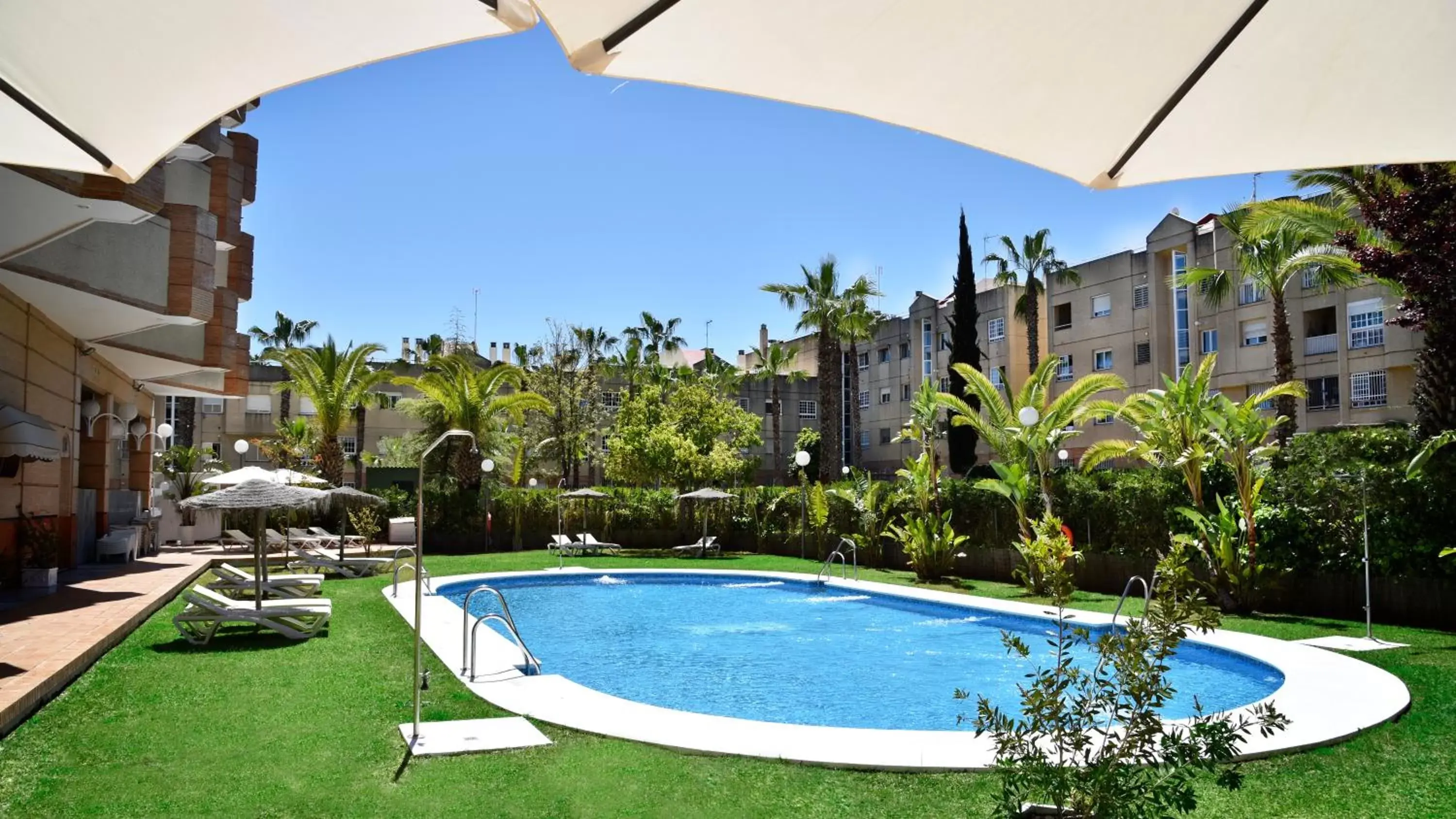 Garden, Swimming Pool in Hotel TRH La Motilla