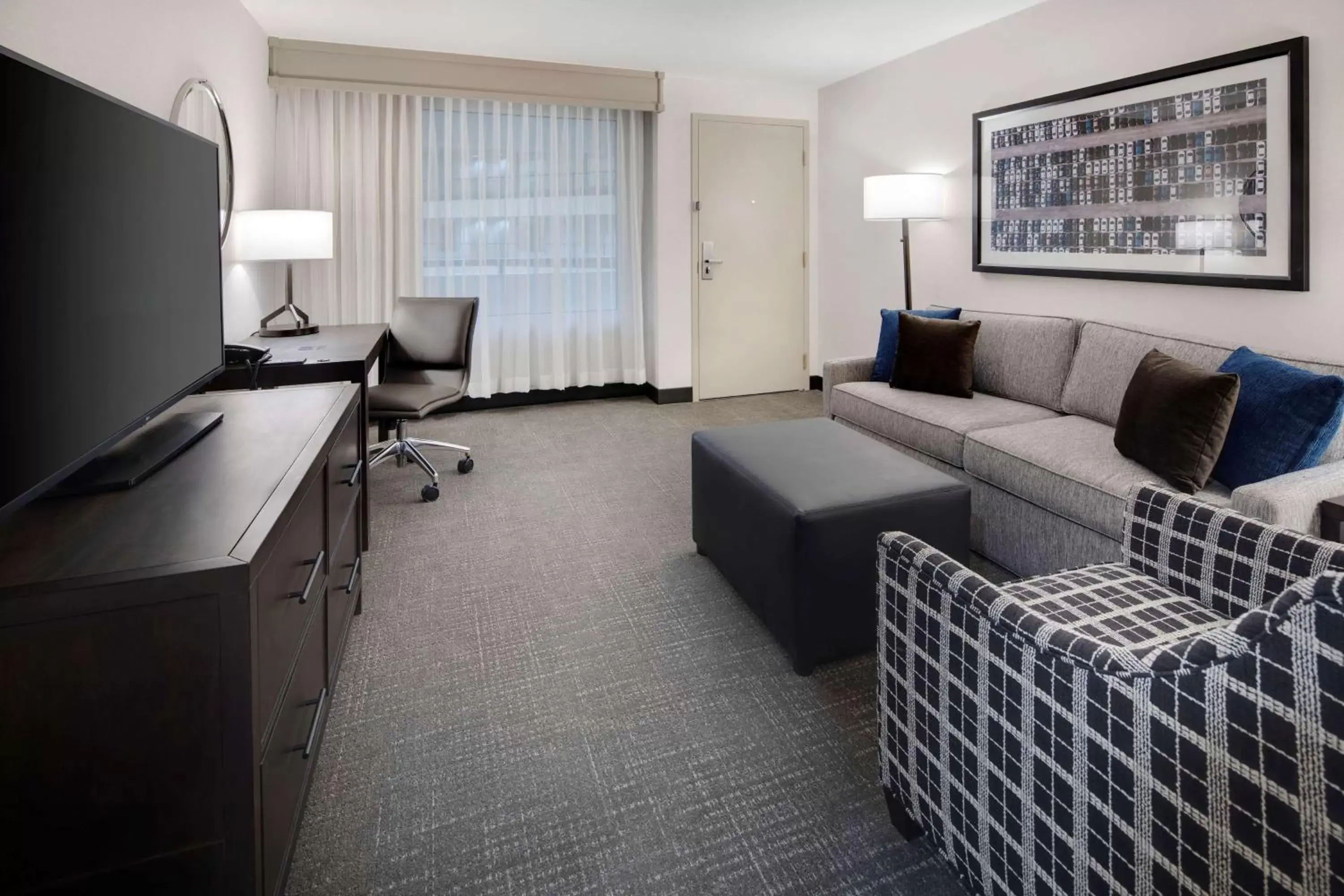 Living room, Seating Area in Embassy Suites by Hilton Detroit Troy Auburn Hills