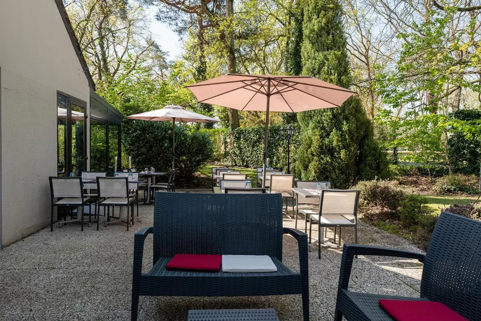 Patio, Restaurant/Places to Eat in Campanile Rouen Sud - Zénith - Parc Expo