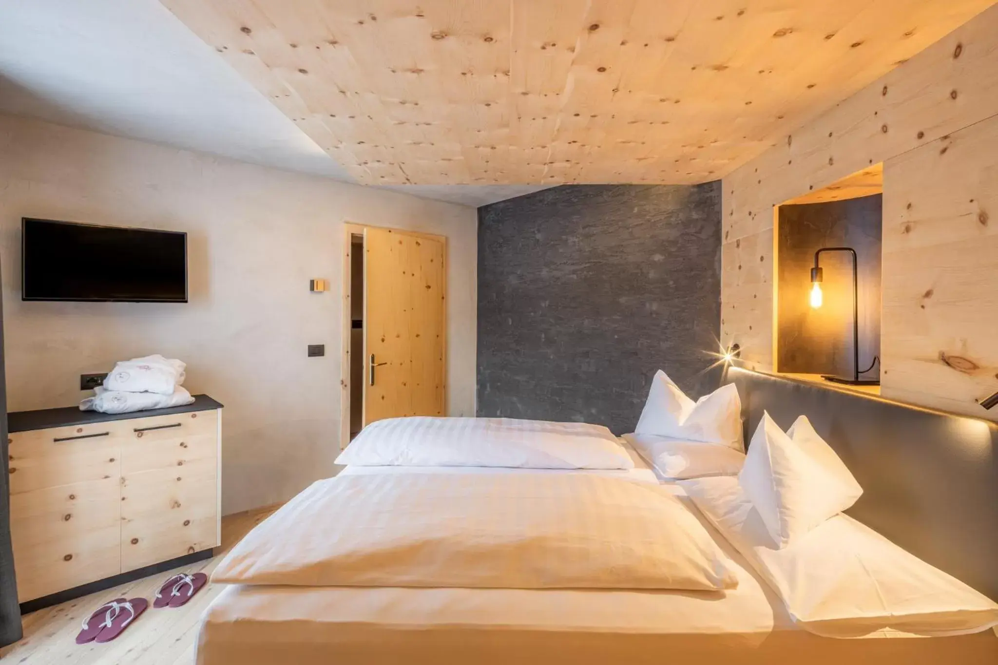 Bedroom, Bed in La Roccia Wellness Hotel