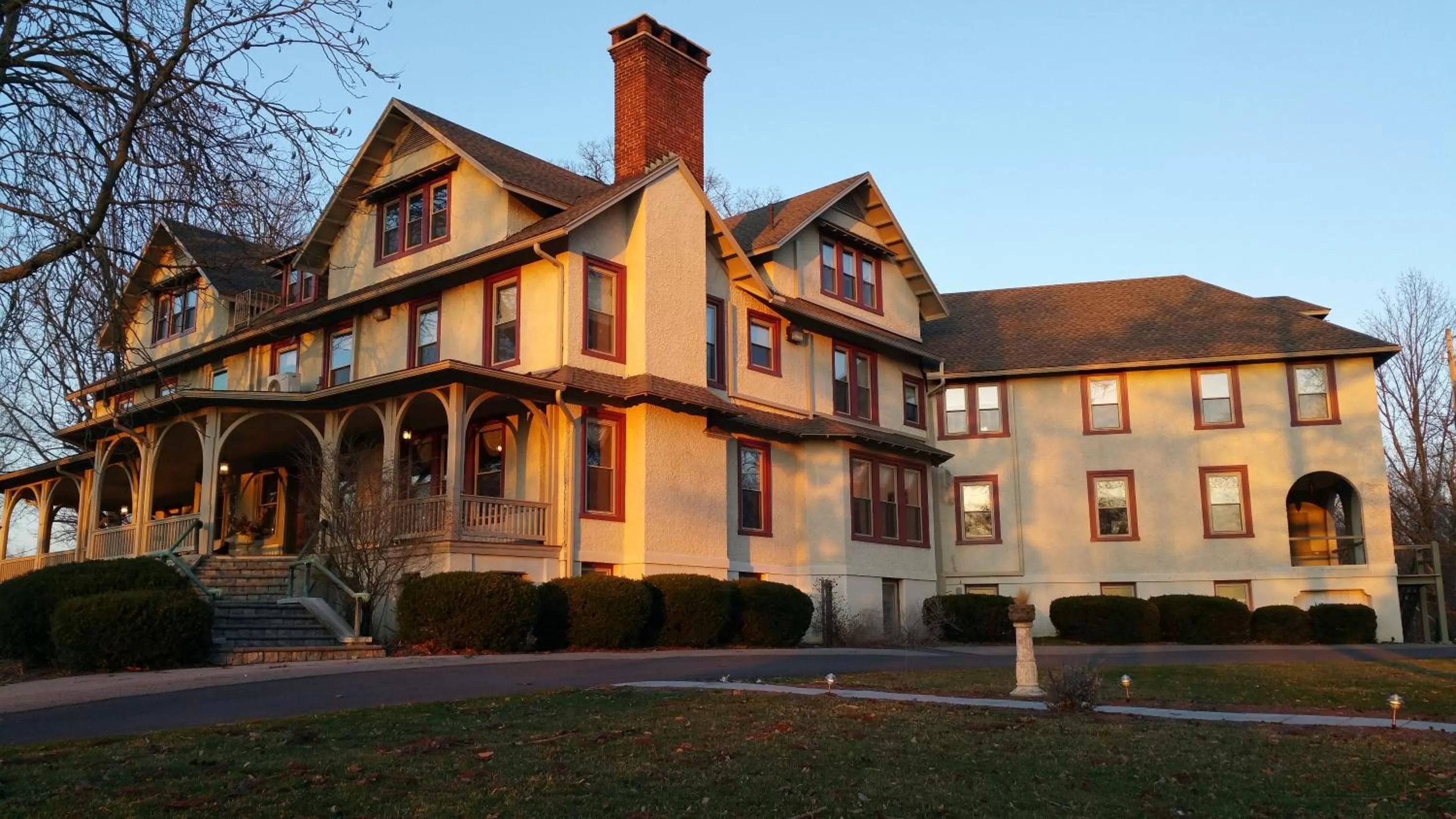 Property building in The Inn at Ragged Edge