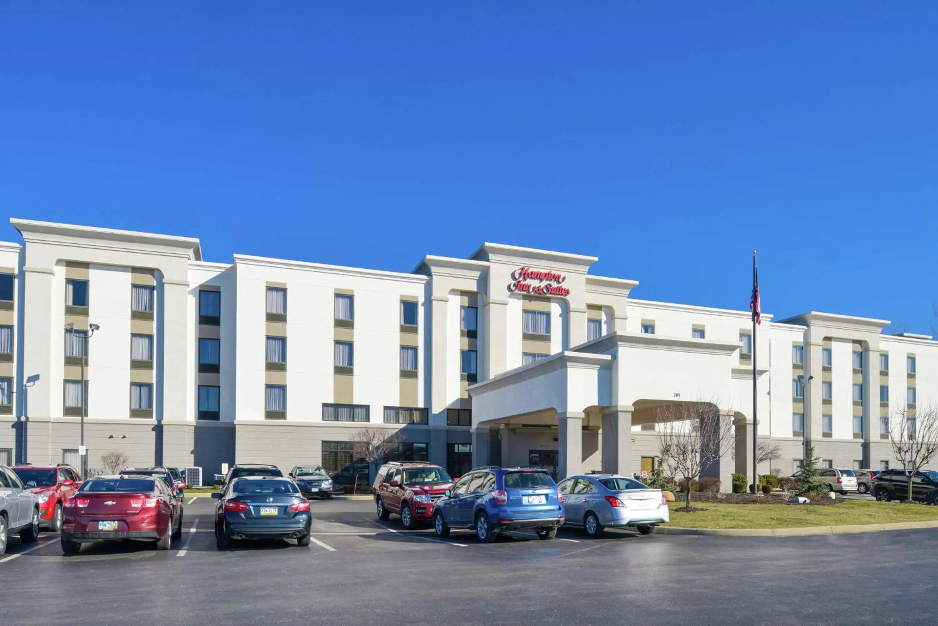 Property building in Hampton Inn & Suites Wilmington