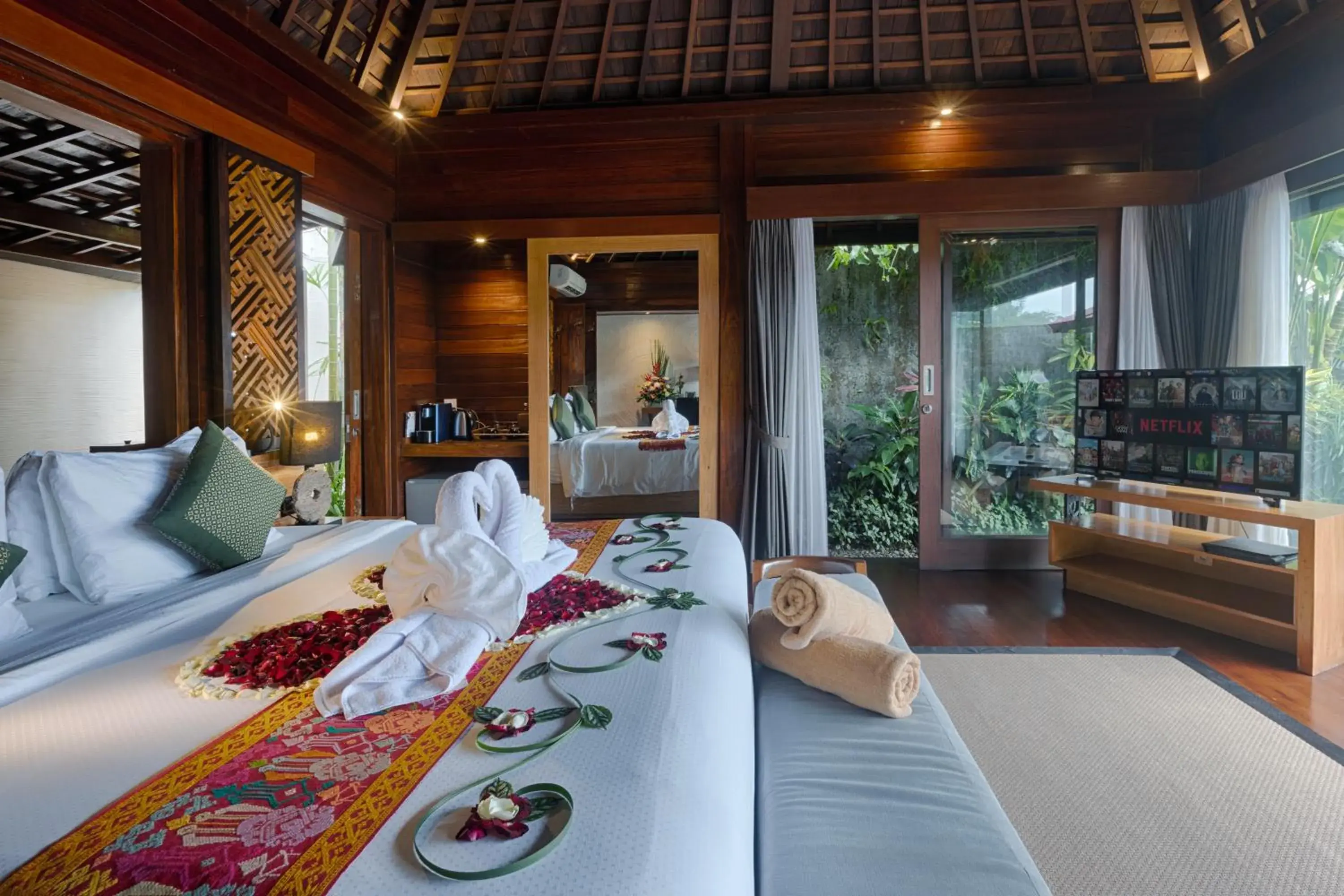 TV and multimedia in Black Penny Villas Ubud