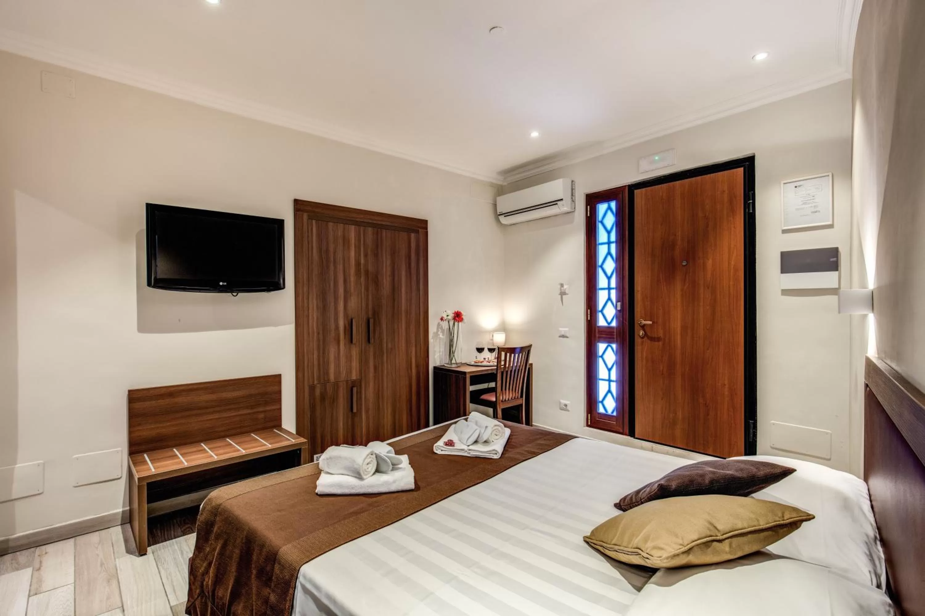 Photo of the whole room, Bed in Rome Garden Hotel