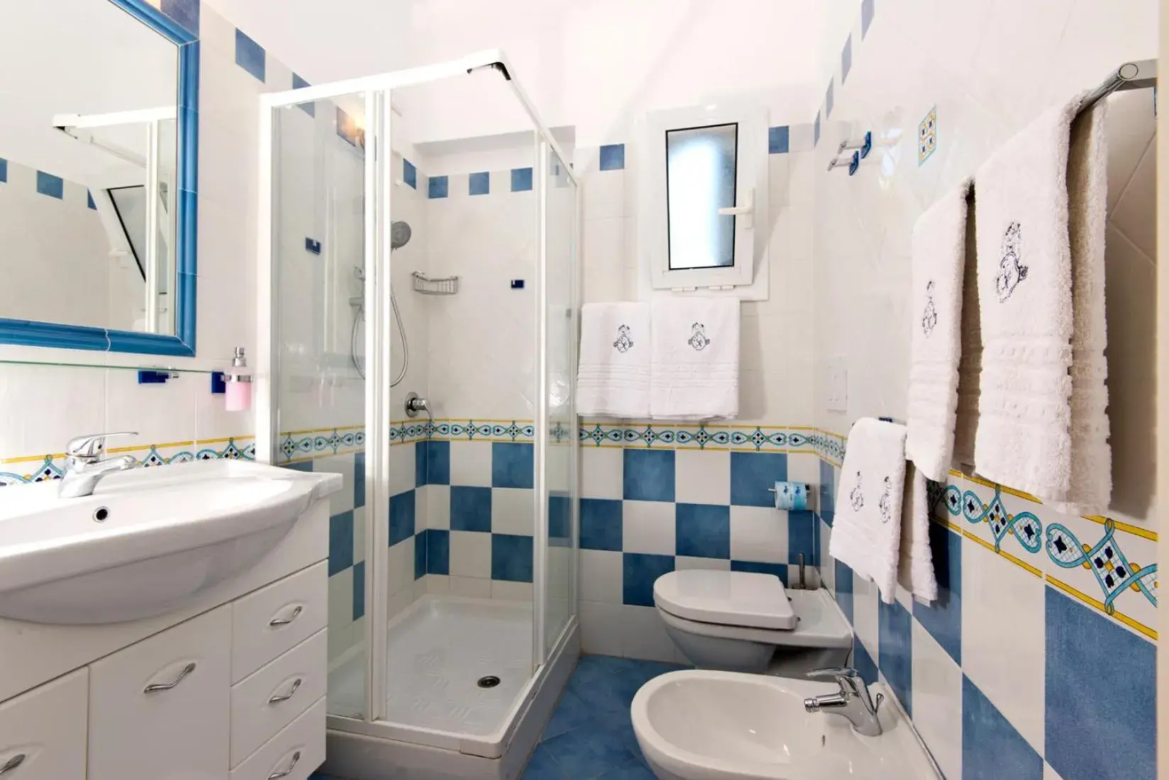 Toilet, Bathroom in Hotel Giardino Delle Ninfe E La Fenice
