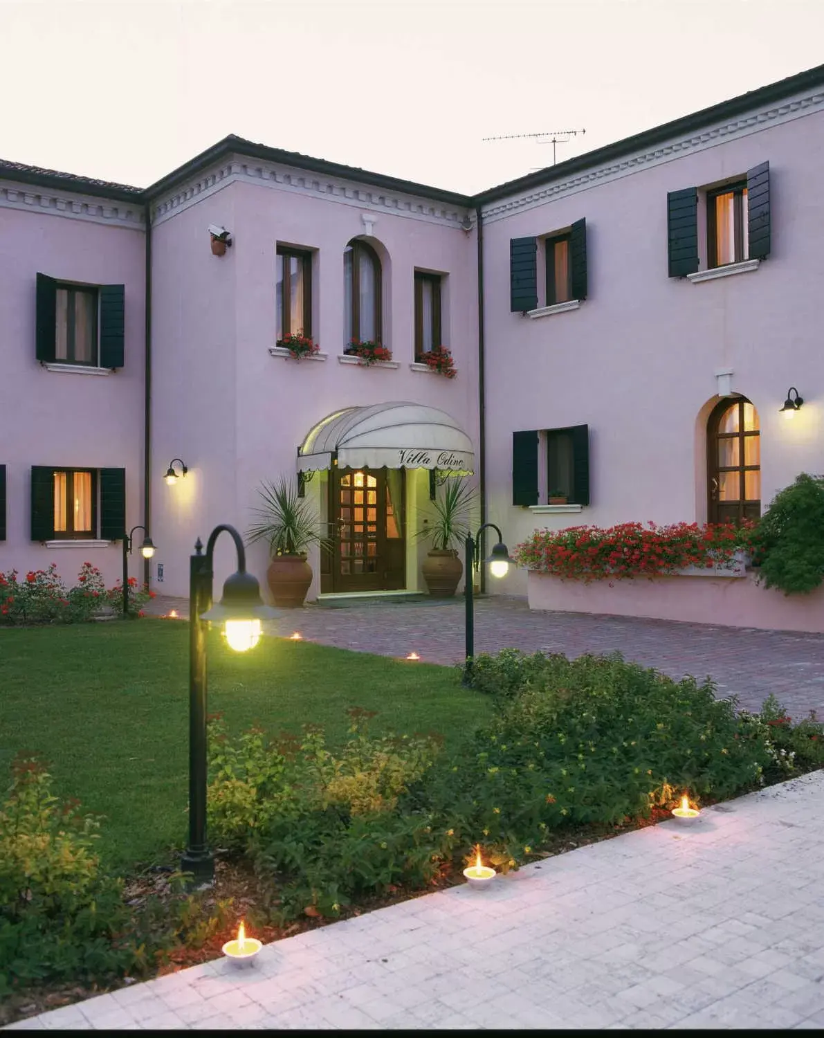 Facade/entrance, Property Building in Borgo Cà dei Sospiri