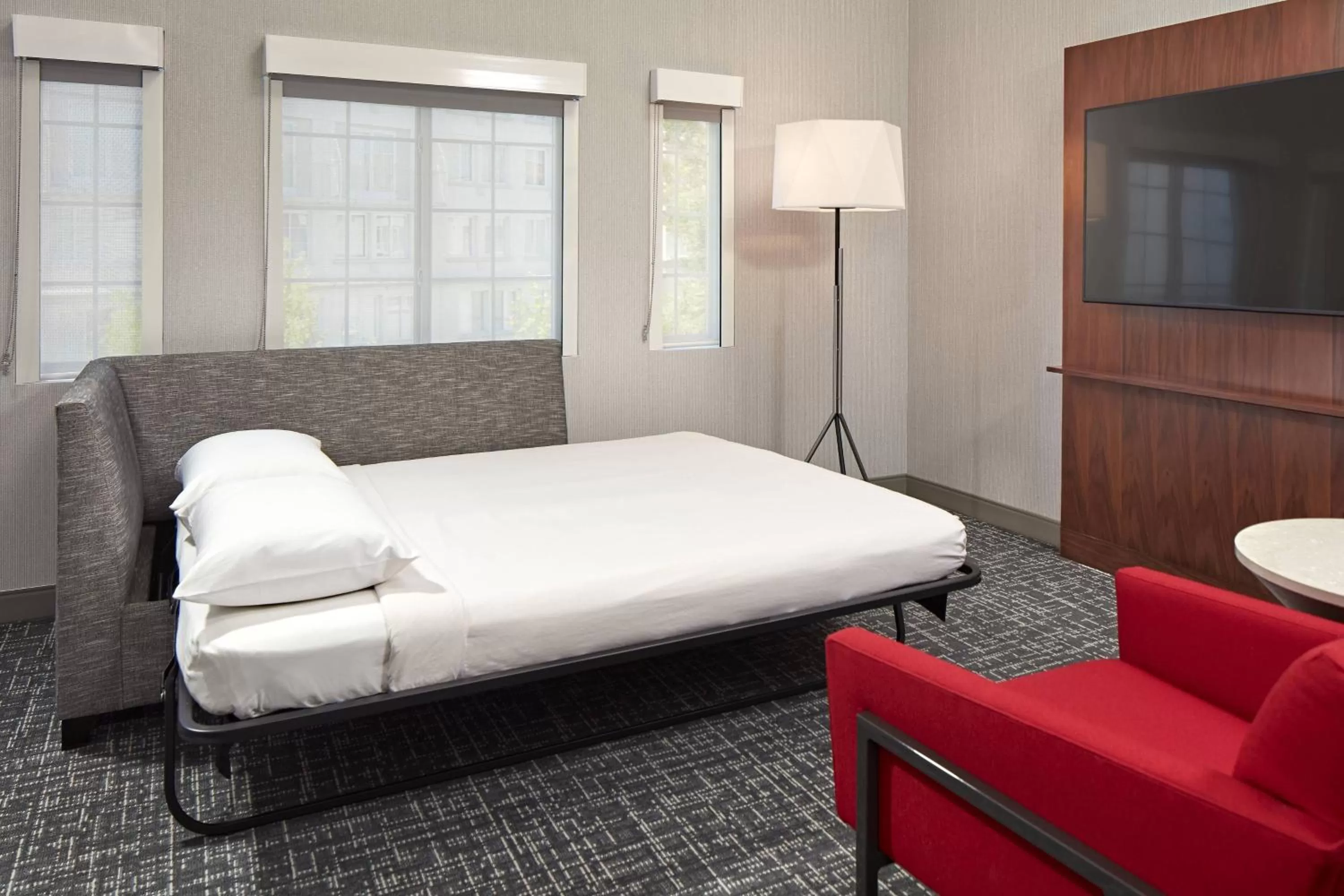 Photo of the whole room, Bed in San Mateo Marriott San Francisco Airport