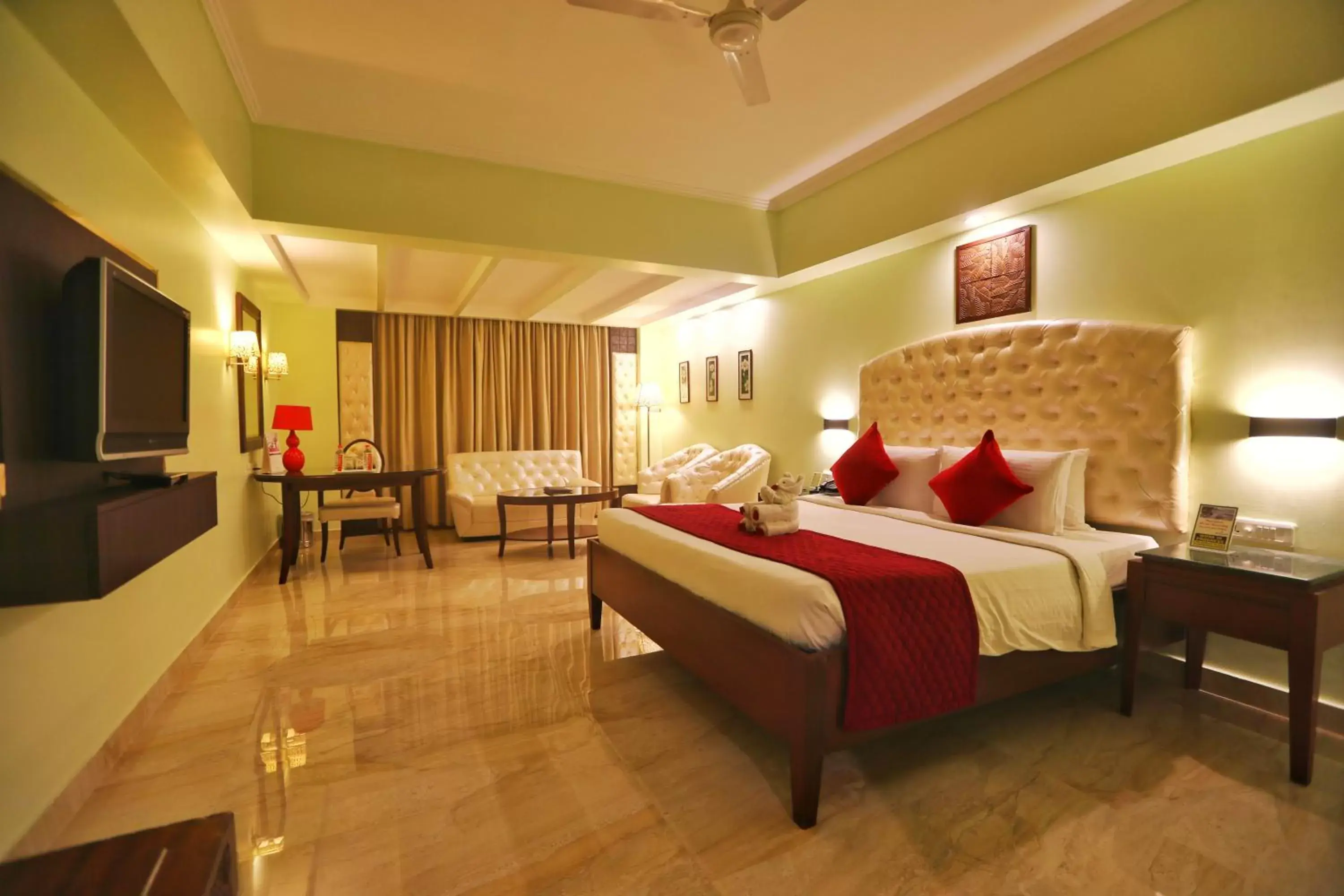 Photo of the whole room, Bed in Quality Inn Sabari