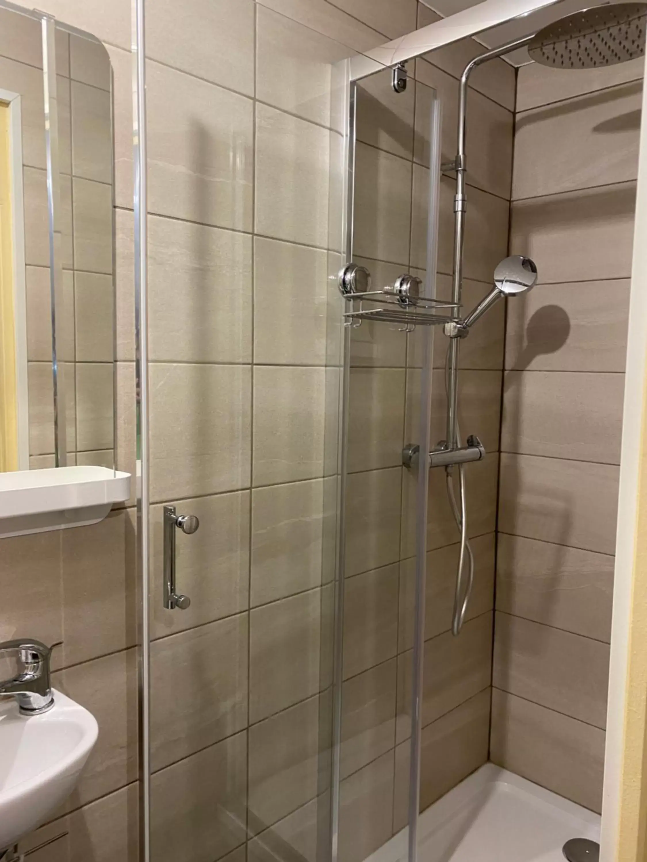 Shower, Bathroom in La Chambre d'Angèle