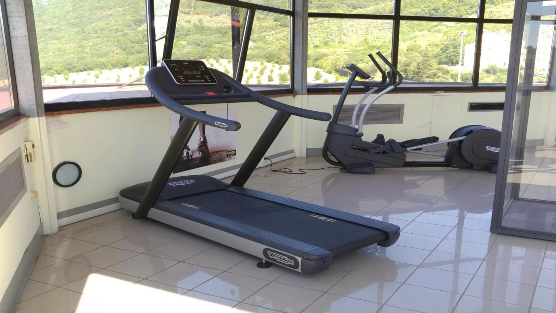 Fitness centre/facilities in Albornoz Palace Hotel