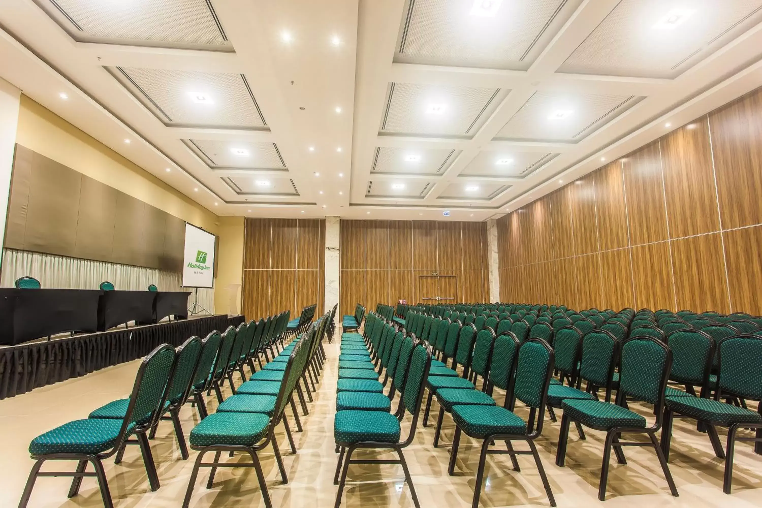 Meeting/conference room in Holiday Inn Natal, an IHG Hotel