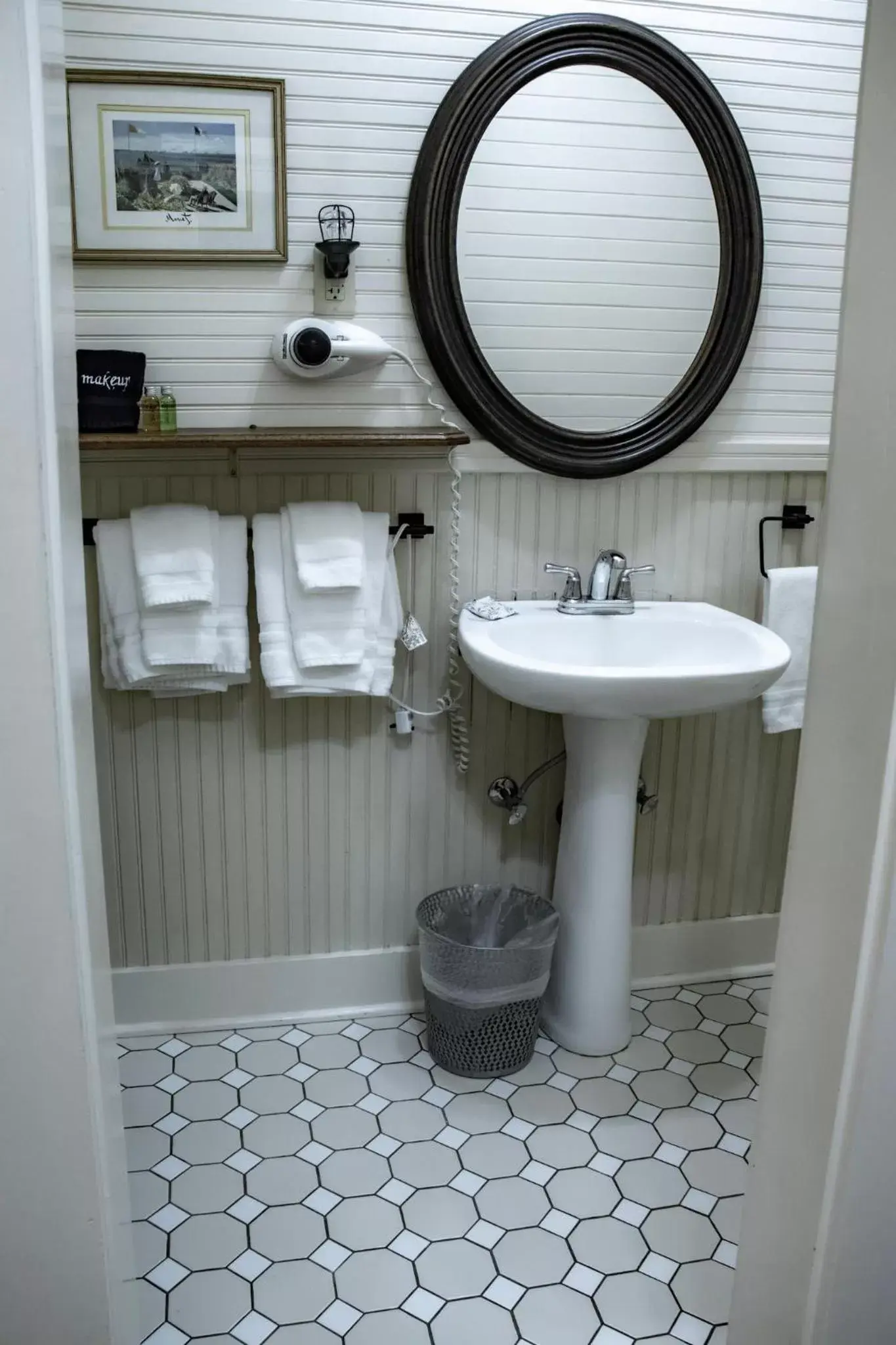 Bathroom in McCloud River Bed and Breakfast