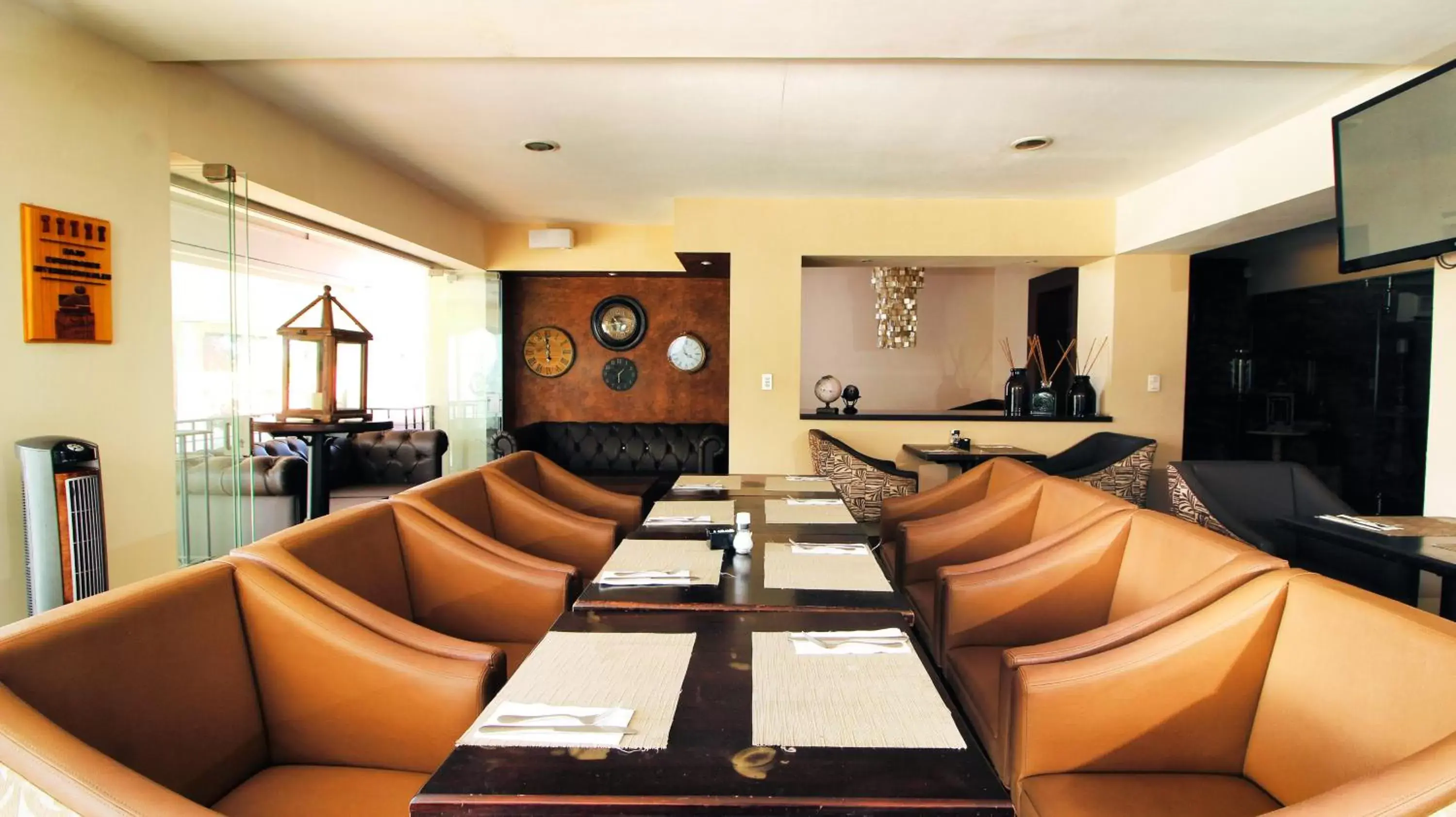 Lounge or bar in La Riviera Hotel