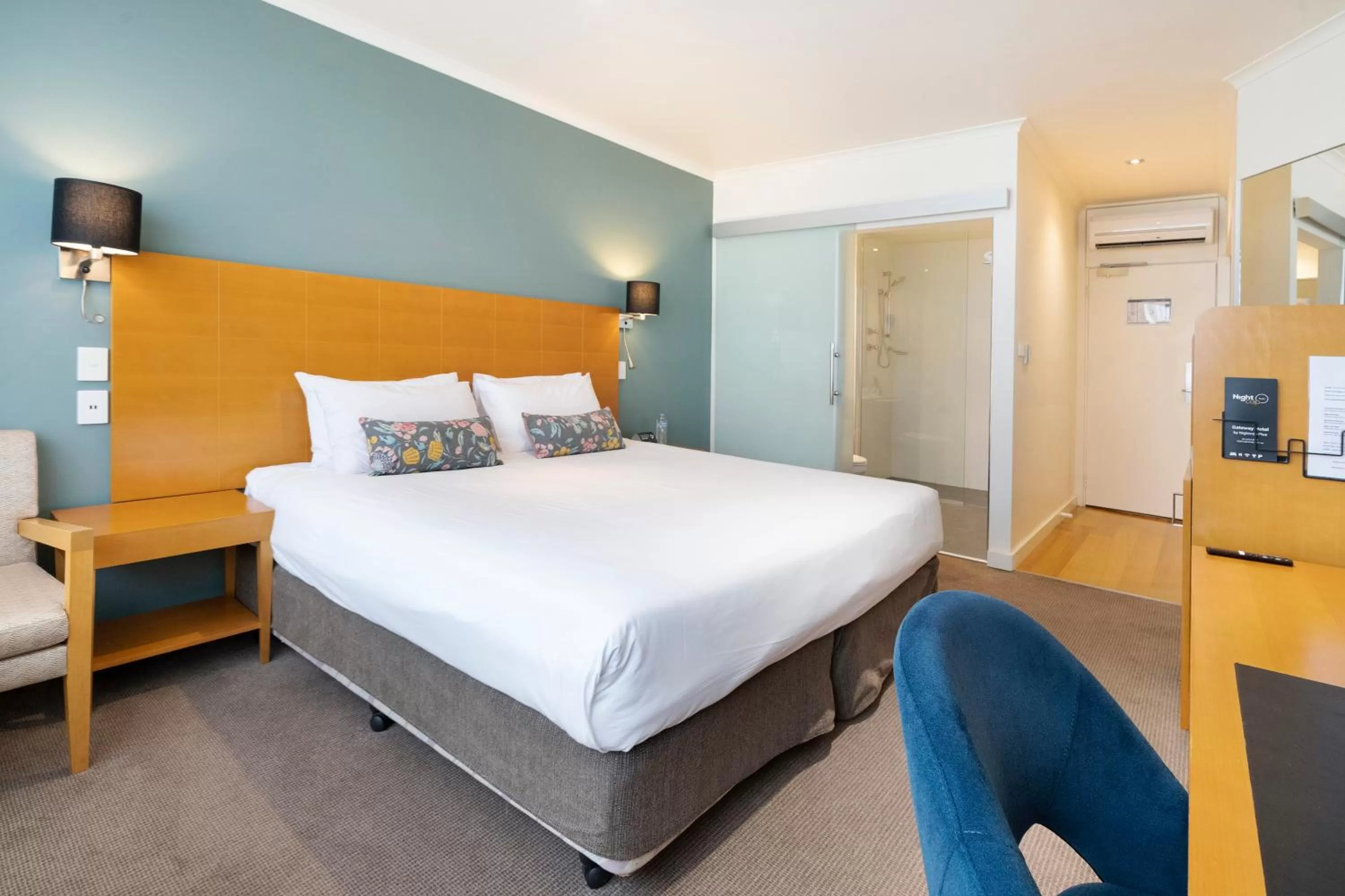 Photo of the whole room, Bed in Nightelier Devonport Gateway Hotel