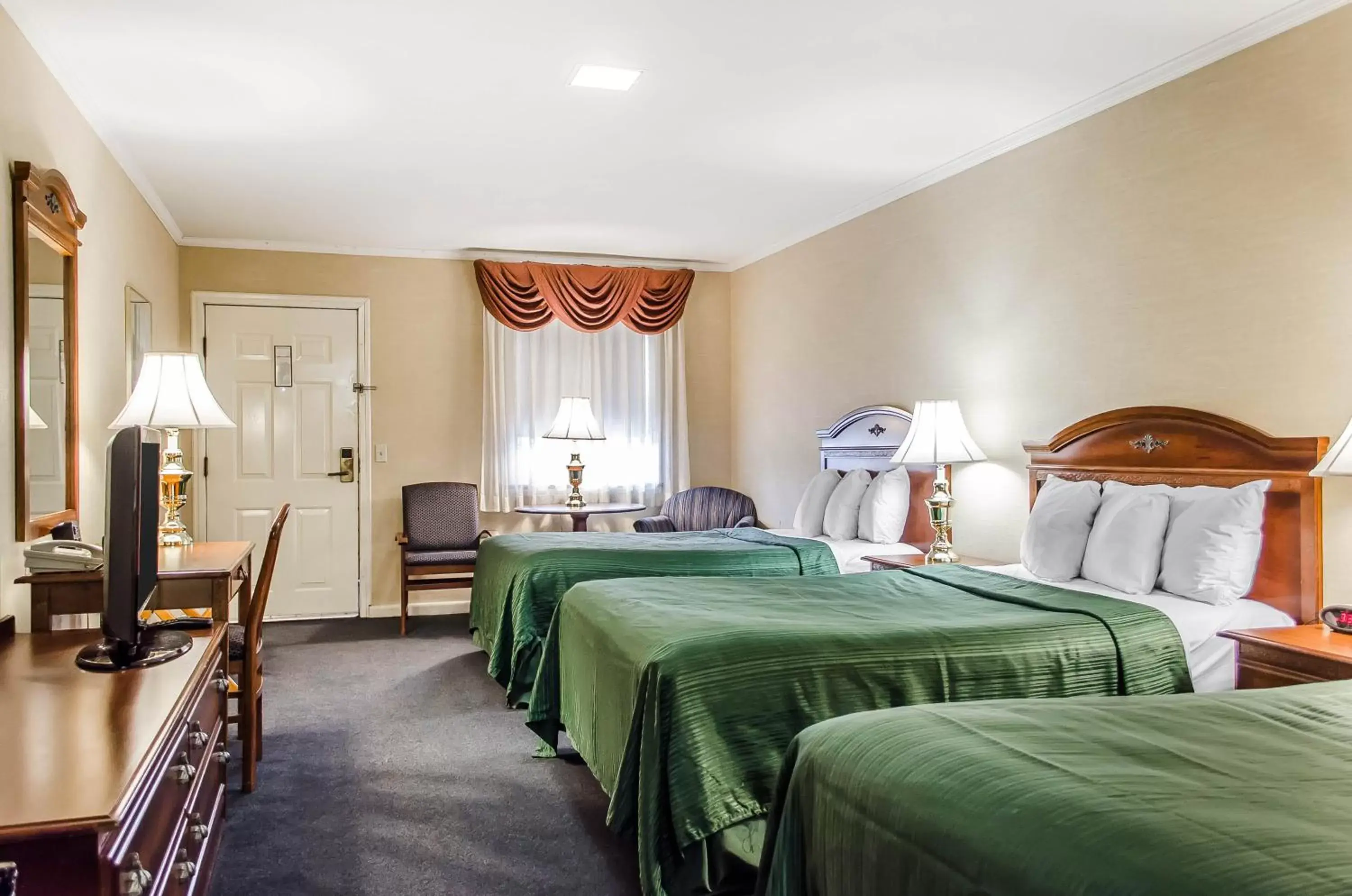 Standard Room with Three Double Beds - 2nd floor in Quality Inn Gettysburg Battlefield